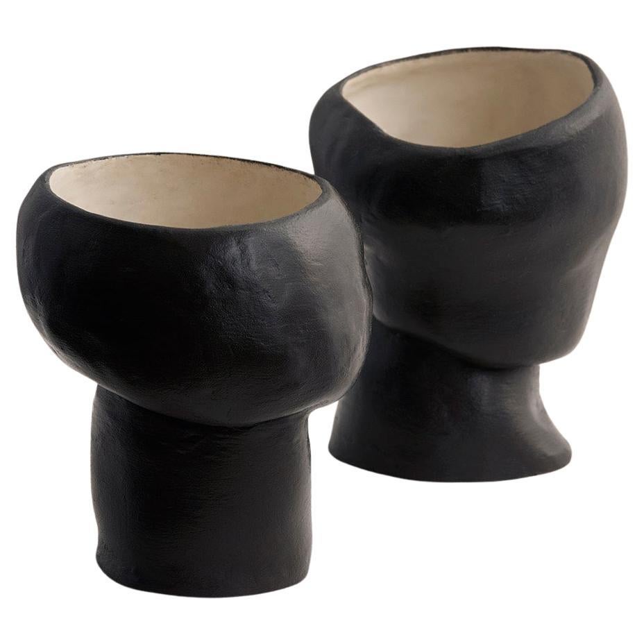 Spagnolo Ciotole scultoree in ceramica nera, esterno brunito a cera e interno smaltato opaco in vendita