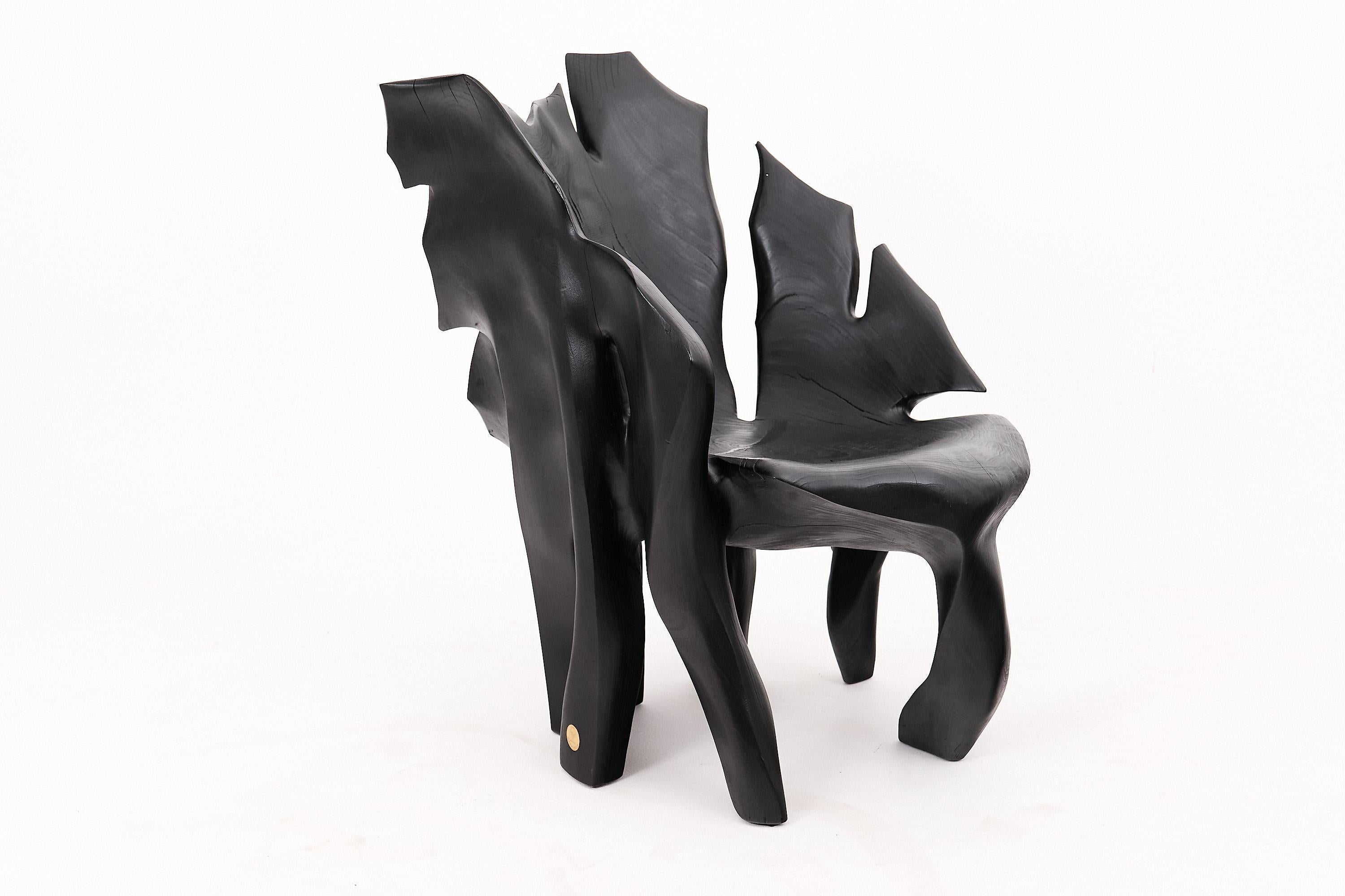 Fauteuil sculptural en Wood Wood noir carbonisé de forme organique par Logniture en vente 10