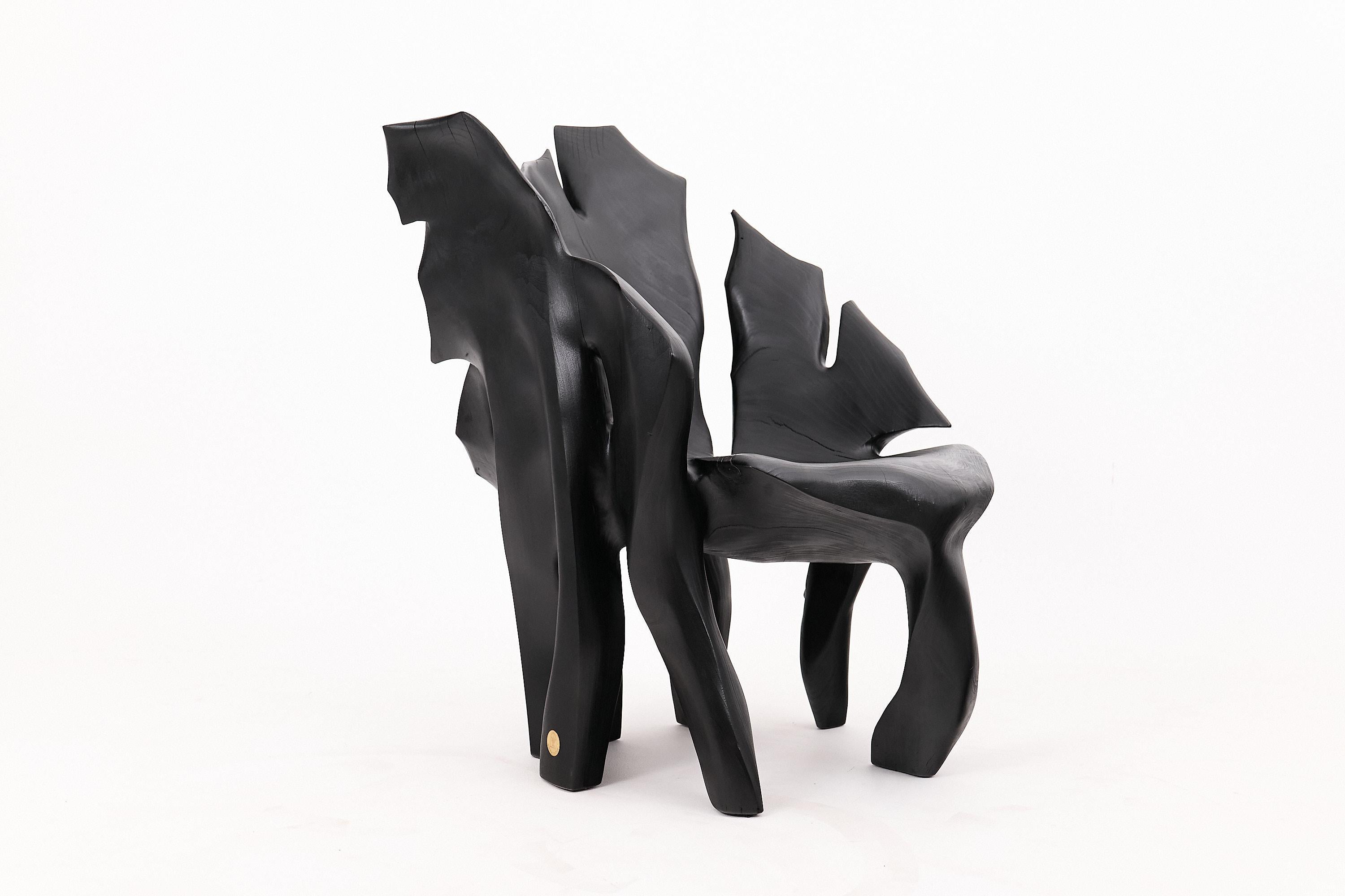 Fauteuil sculptural en Wood Wood noir carbonisé de forme organique par Logniture en vente 11