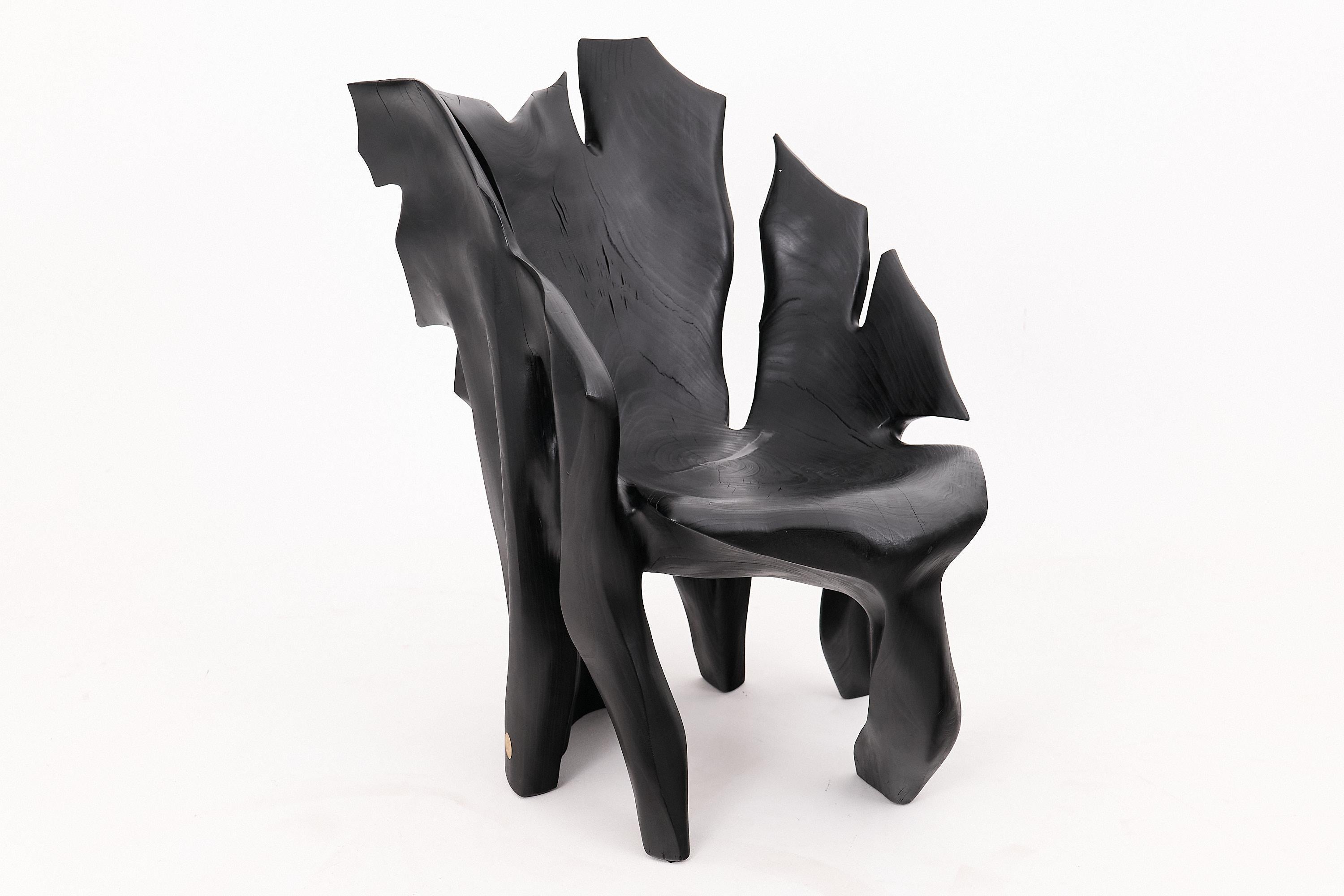 Fauteuil sculptural en Wood Wood noir carbonisé de forme organique par Logniture en vente 12