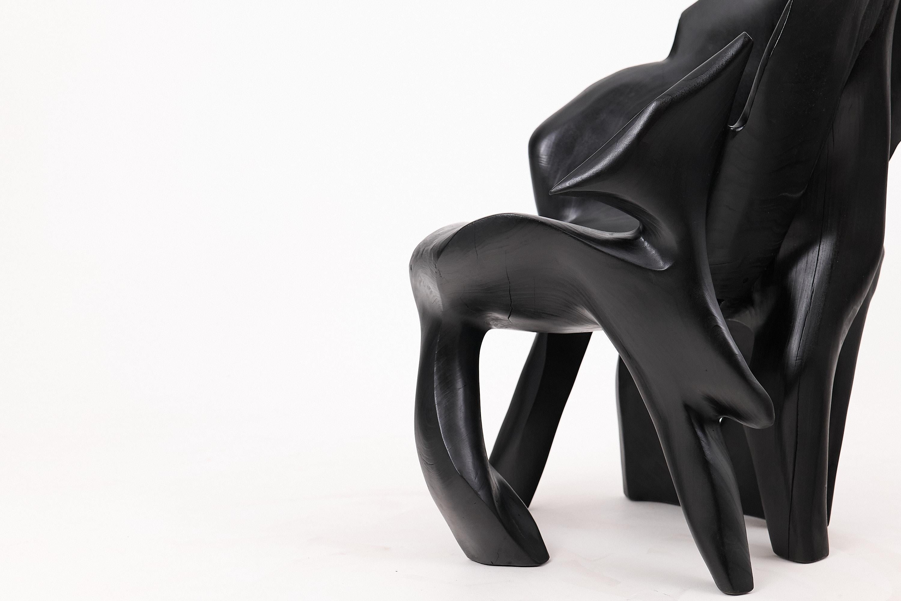 Bois Fauteuil sculptural en Wood Wood noir carbonisé de forme organique par Logniture en vente