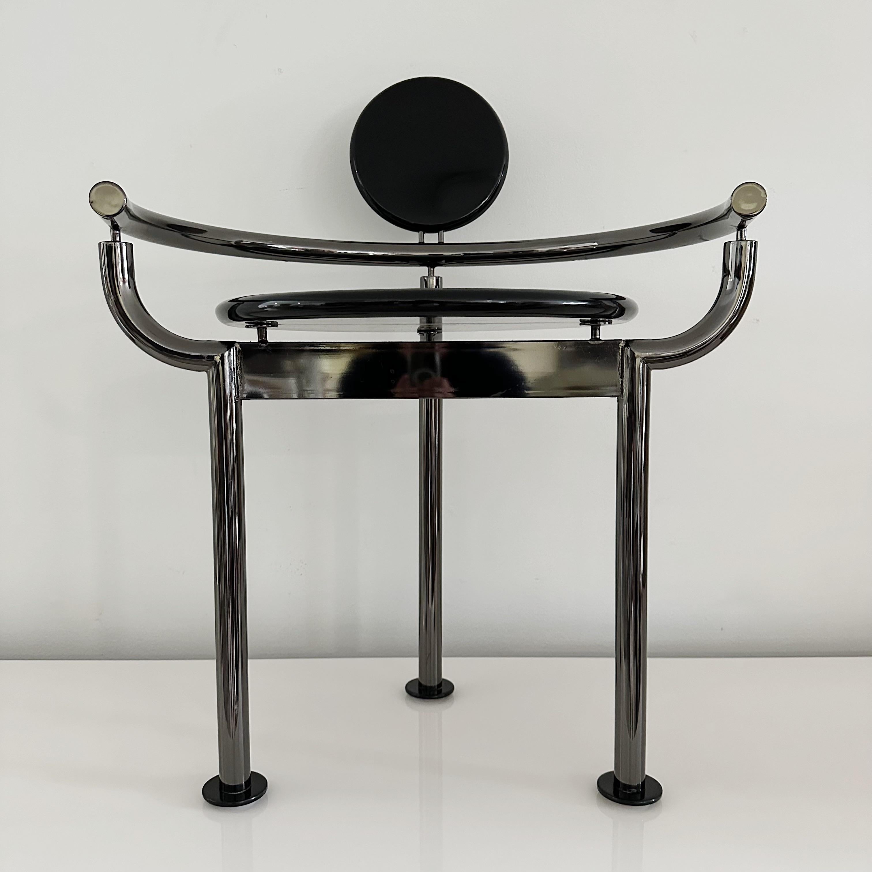 Vintage Black Lacquer & Gunmetal Accent Vanity Chair
Description
A sculptural chair inspired by the iconic Memphis design style. Crafted from metal, it features a sleek gunmetal finish, while the wood seat and backrest are finished with a striking