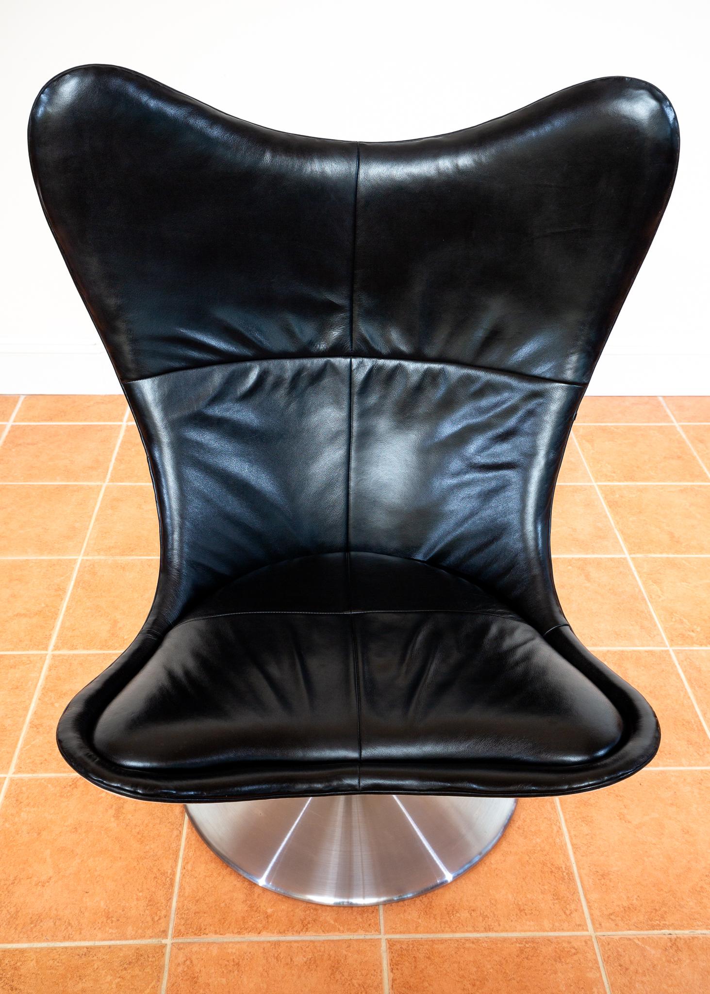Sculptural Black Leather Swivel Lounge Chair by Terence Conran Glove Chair Space For Sale 5