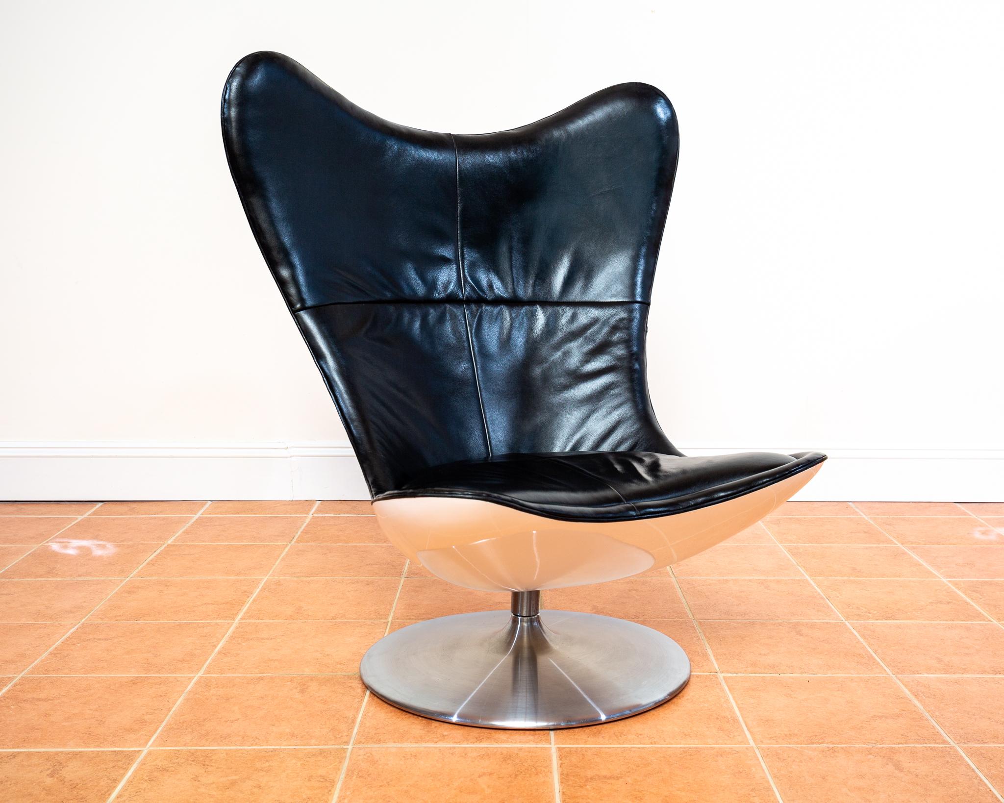 Space Age Sculptural Black Leather Swivel Lounge Chair by Terence Conran Glove Chair Space For Sale