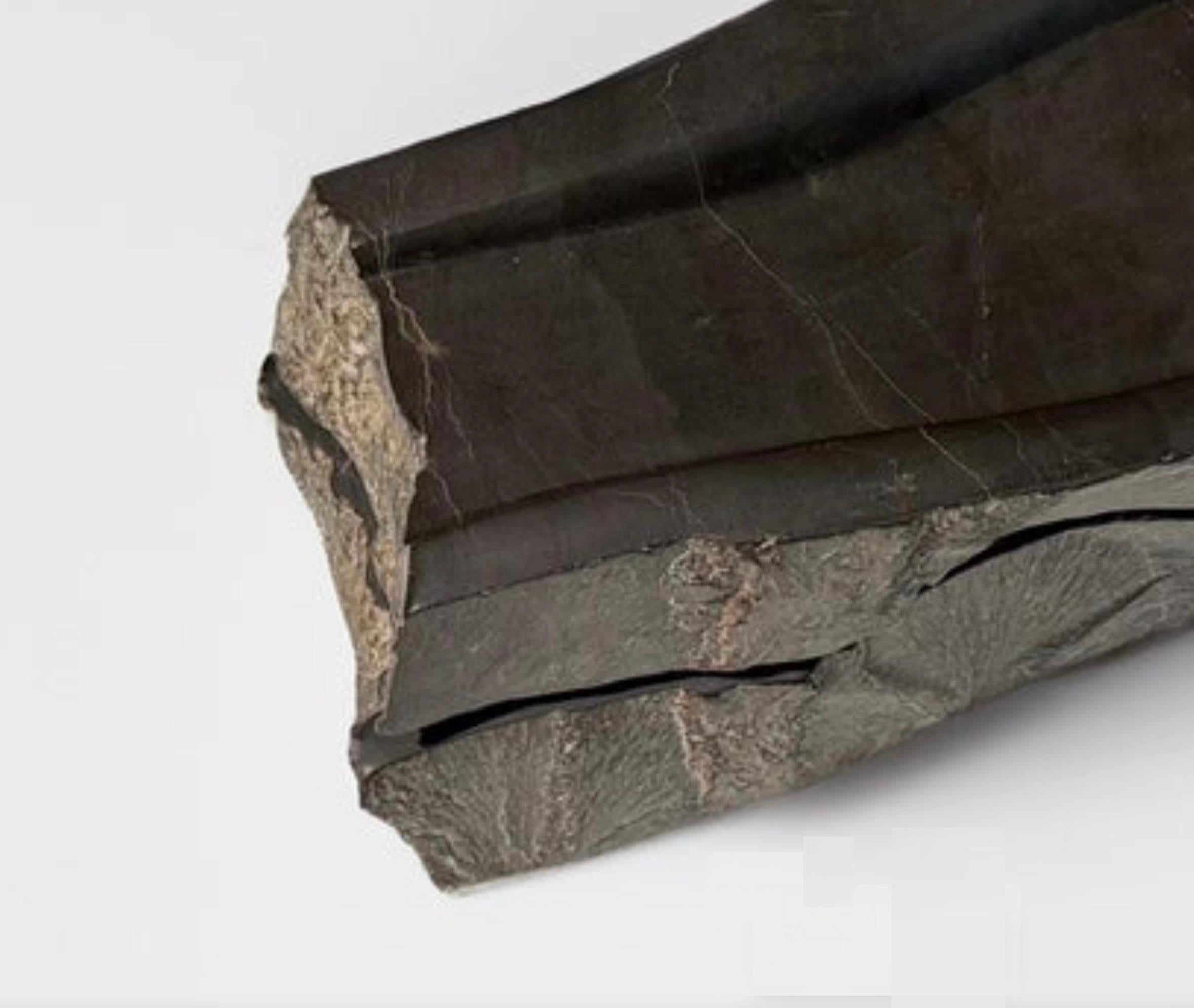 Scultura artigianale in pietra nera - Pedra Negra F6 di Ricard Casabayó in vendita 1