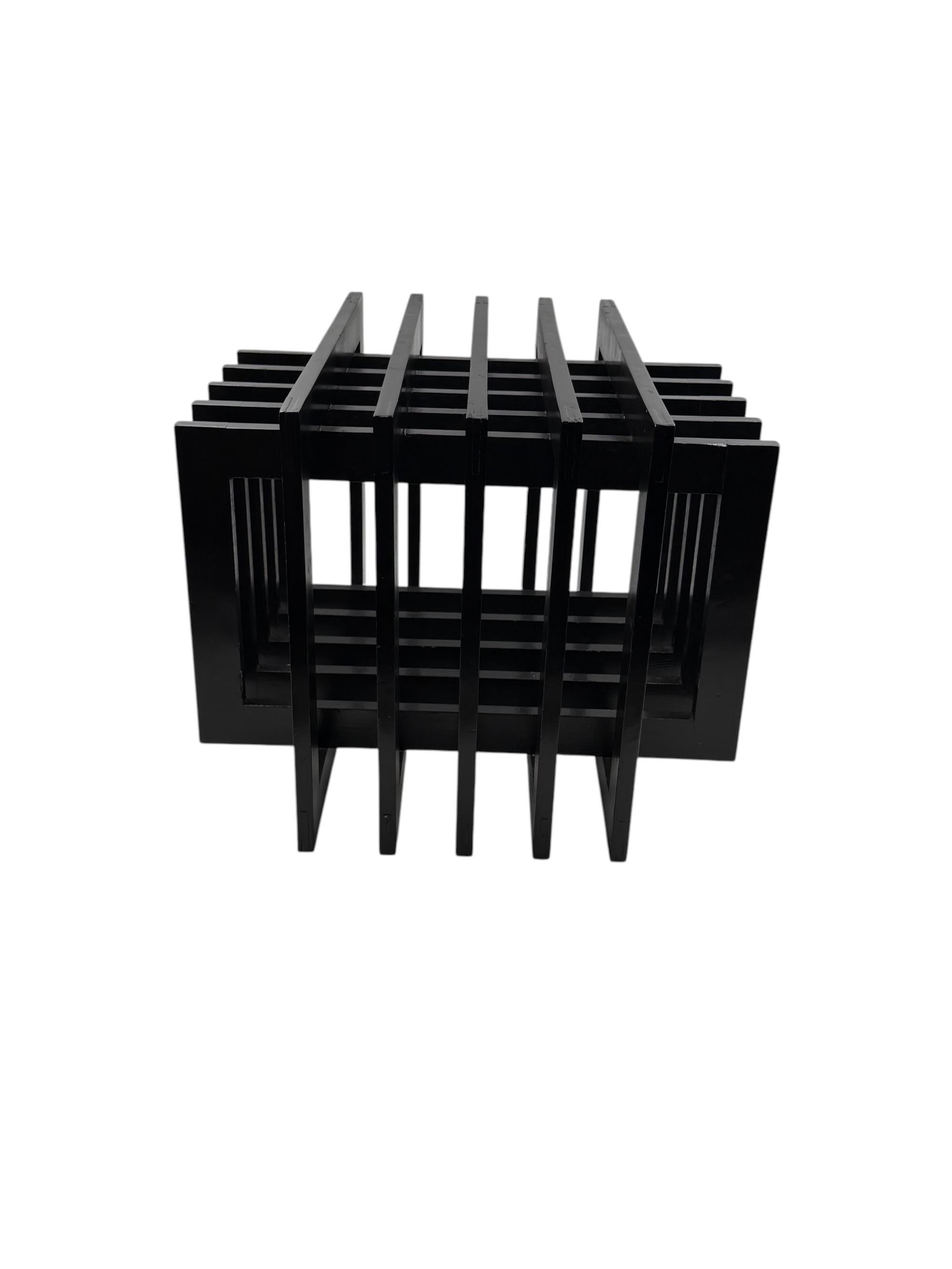Table d'appoint sculpturale en bois noir, France 1980 en vente 3
