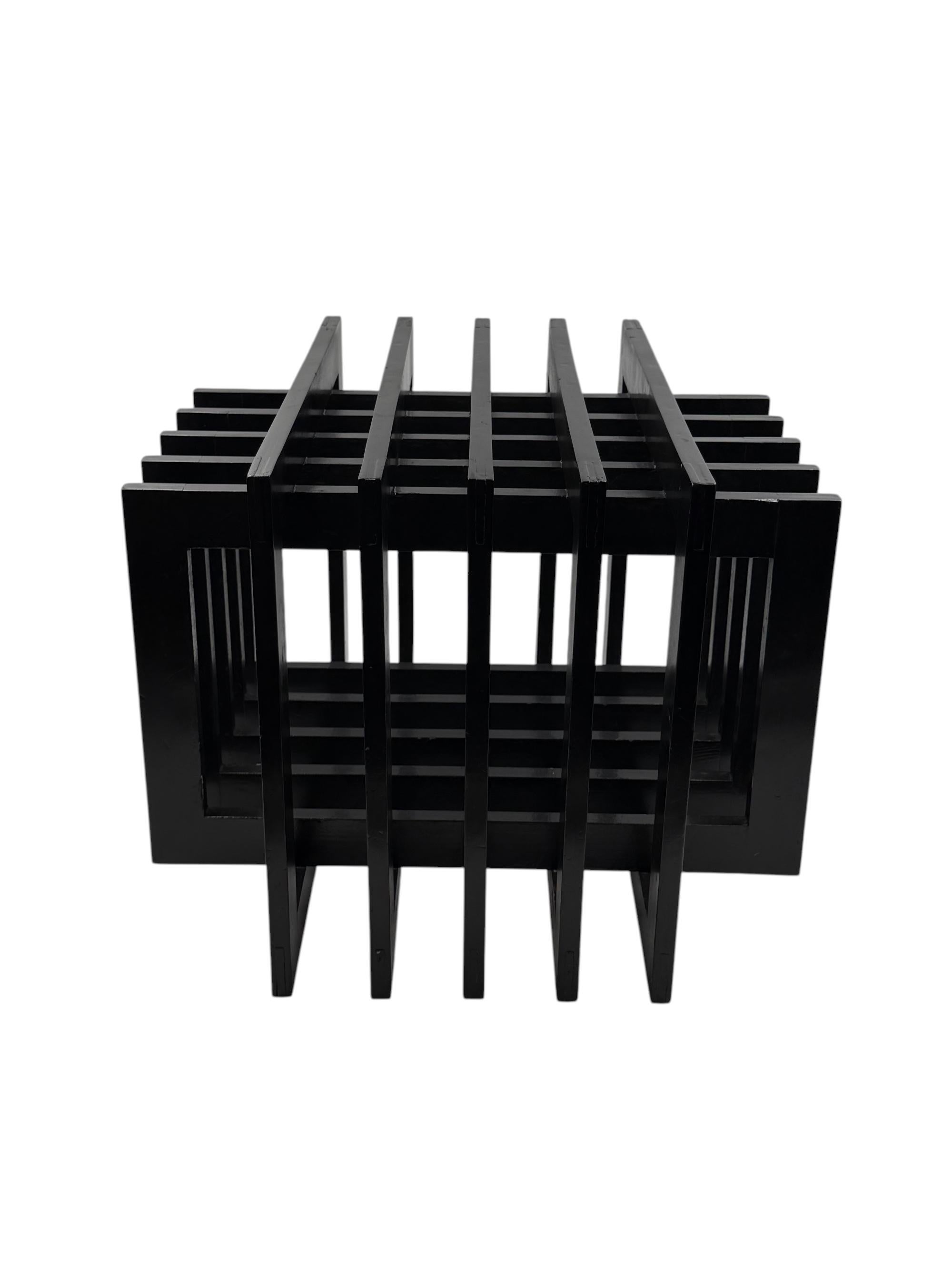 Table d'appoint sculpturale en bois noir, France 1980 en vente 4