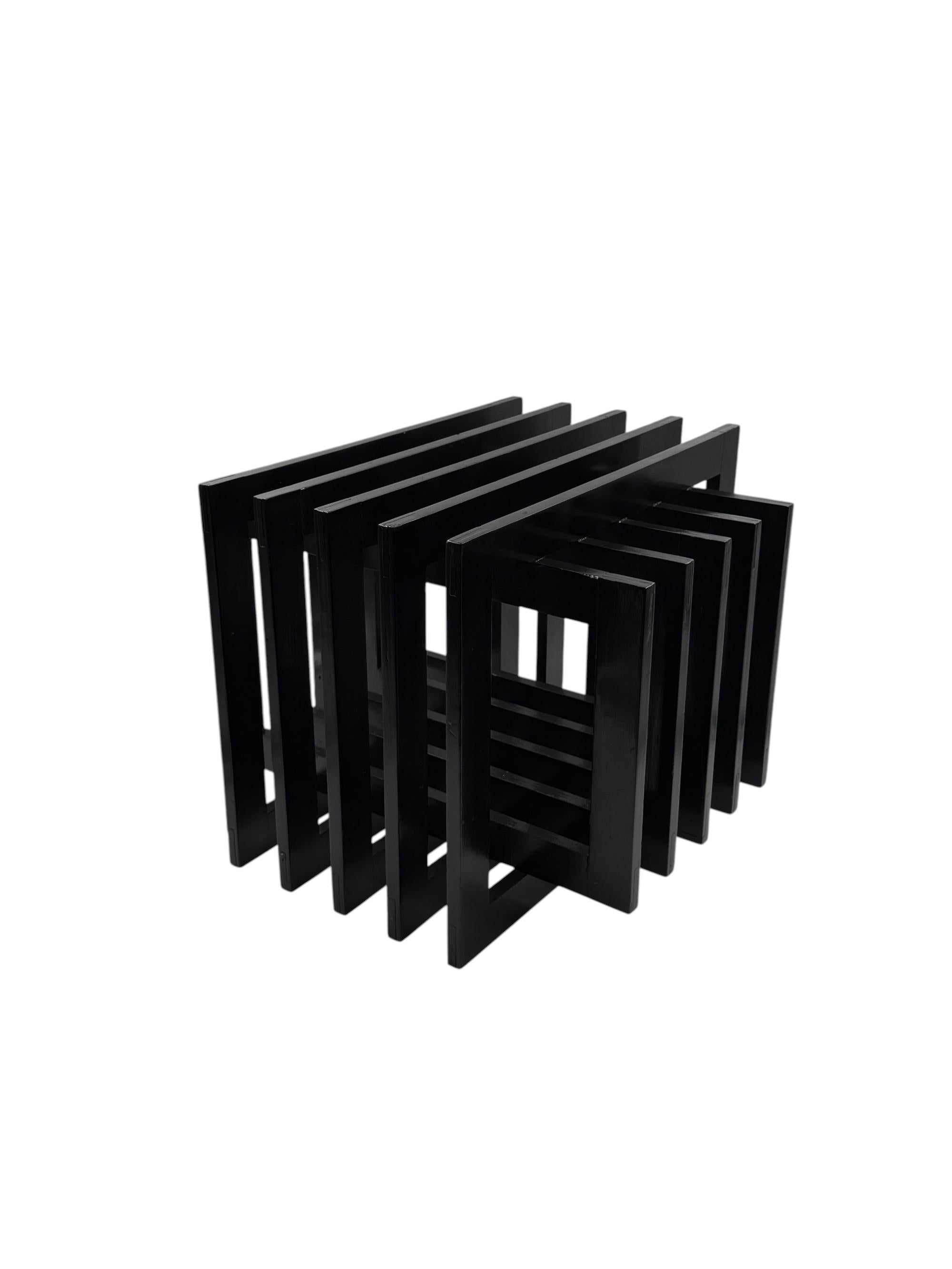 Table d'appoint sculpturale en bois noir, France 1980 en vente 5