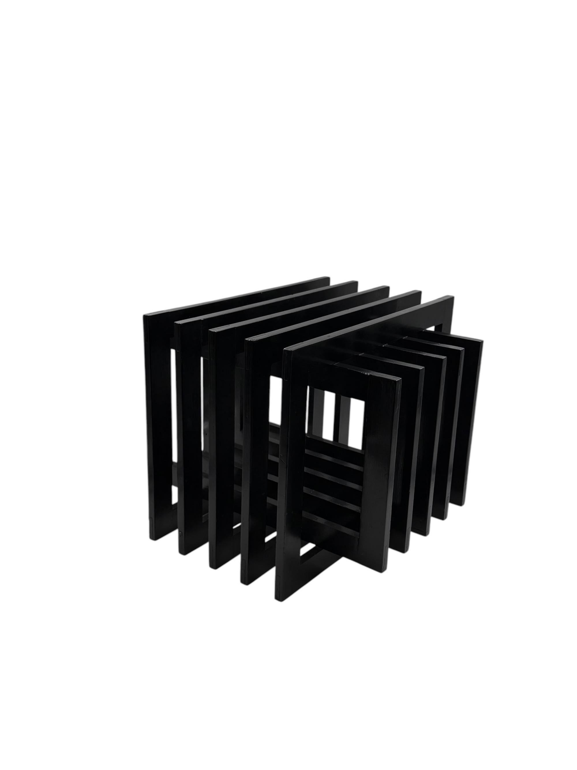Table d'appoint sculpturale en bois noir, France 1980 en vente 6
