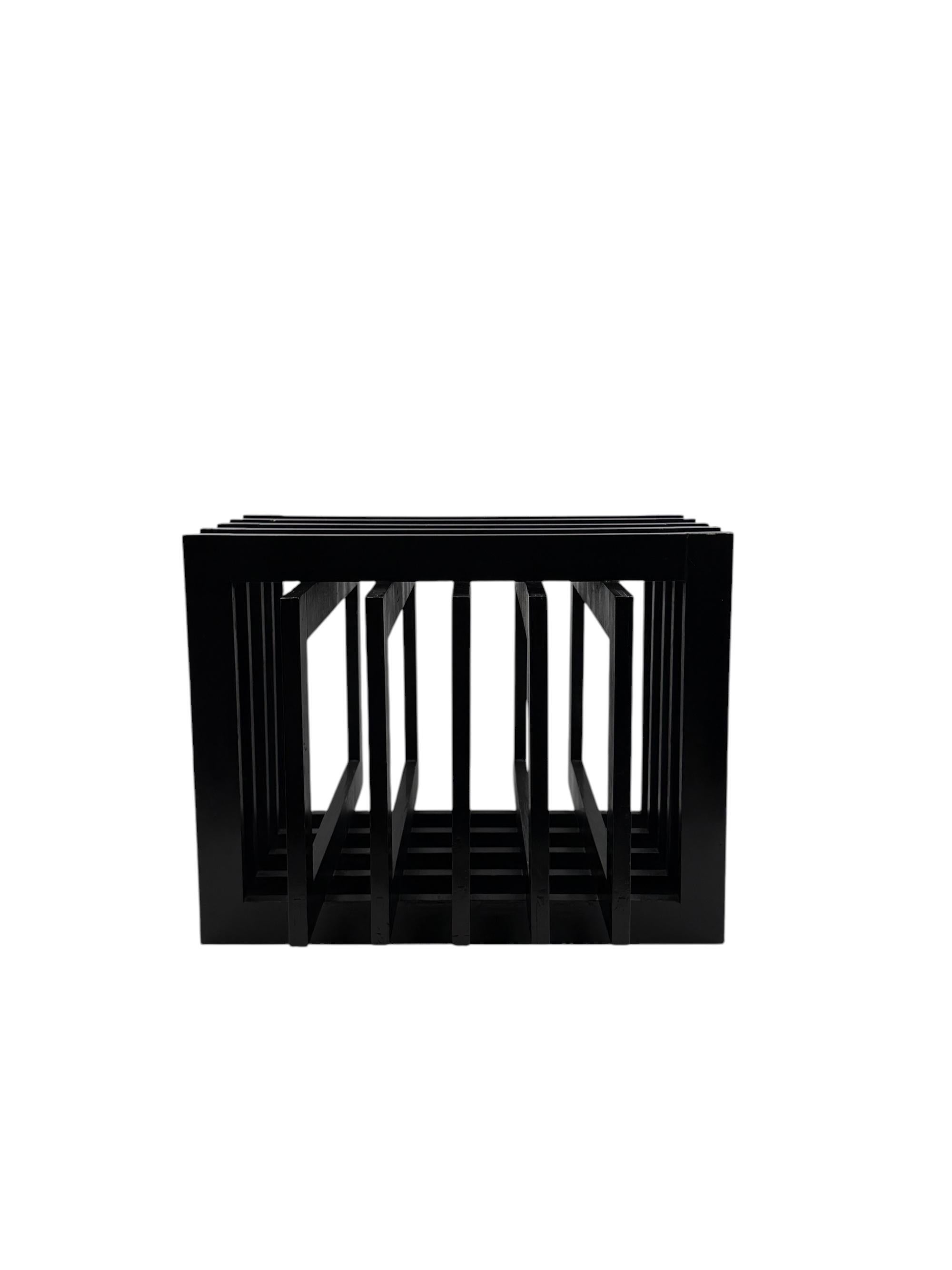 Table d'appoint sculpturale en bois noir, France 1980 en vente 7