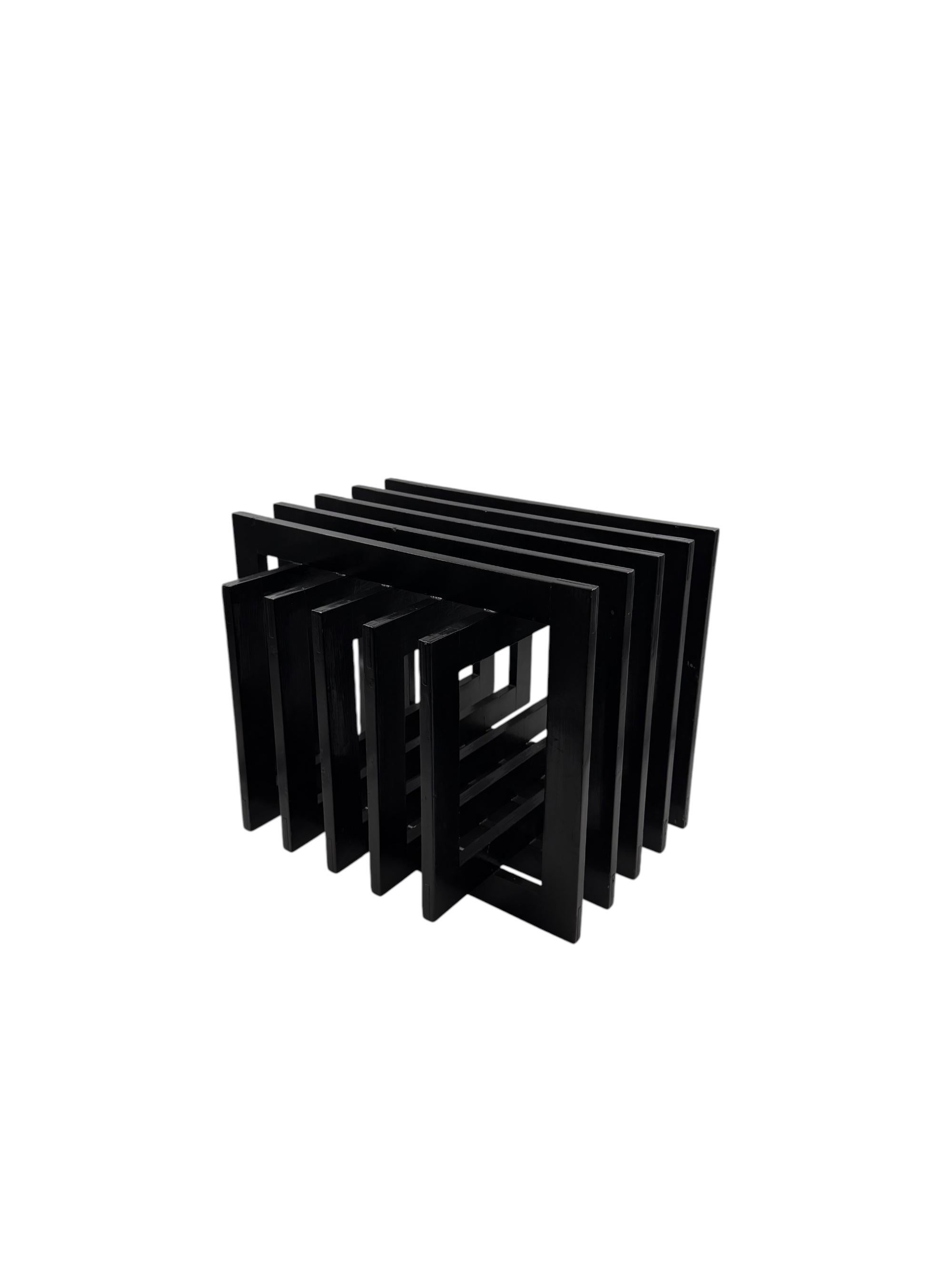 Table d'appoint sculpturale en bois noir, France 1980 en vente 8