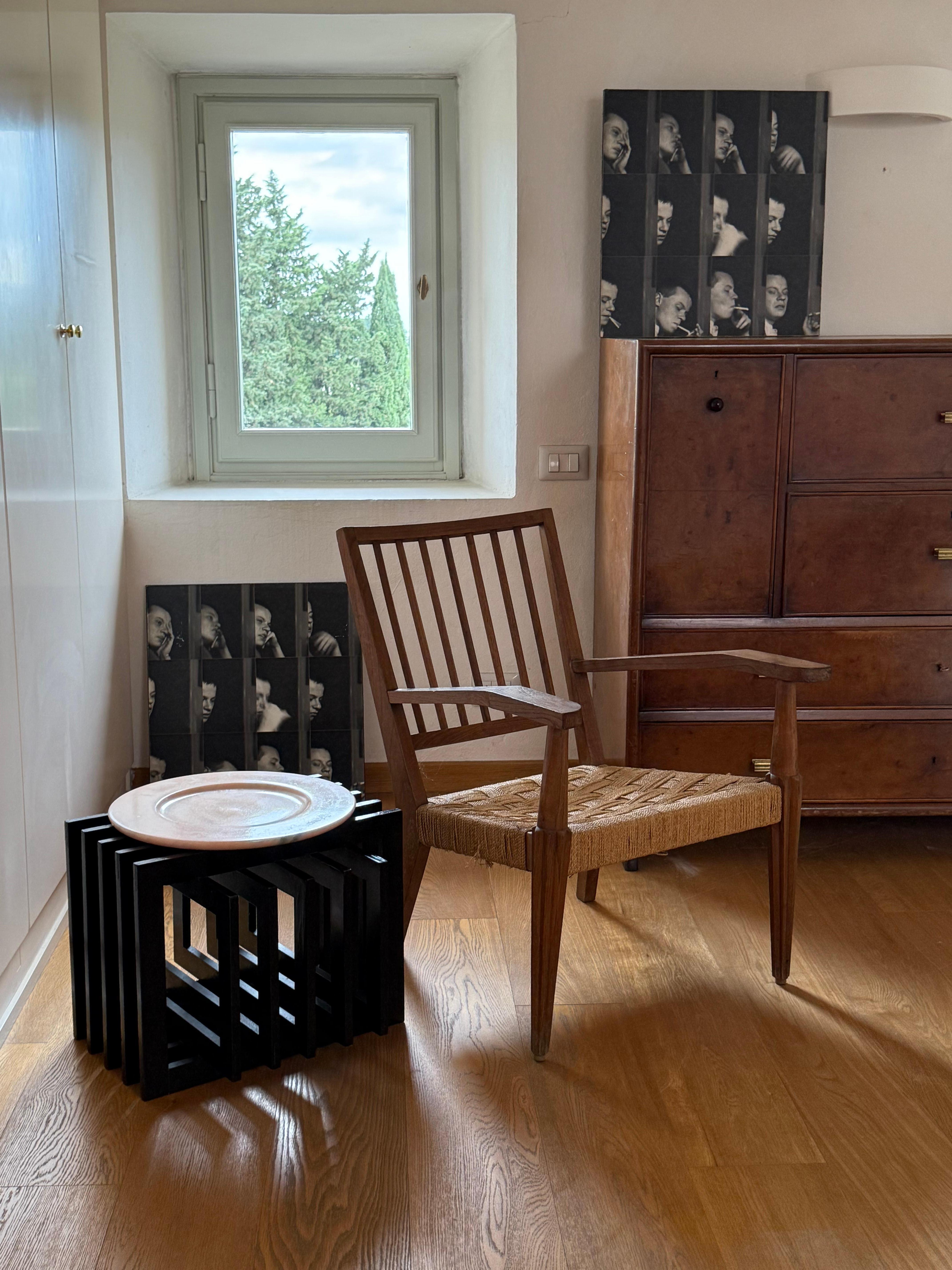 Postmoderne Table d'appoint sculpturale en bois noir, France 1980 en vente