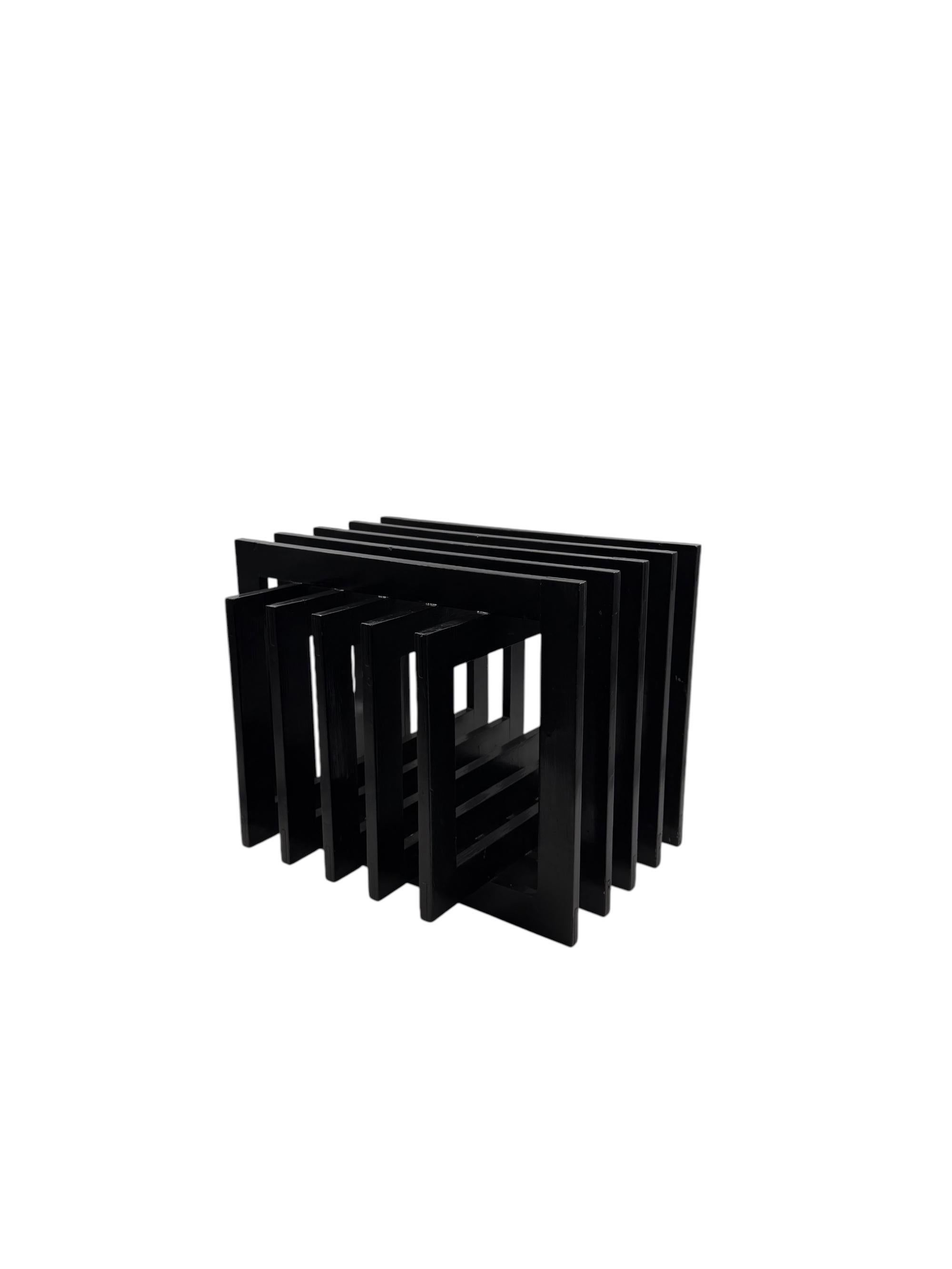 Table d'appoint sculpturale en bois noir, France 1980 Excellent état - En vente à Firenze, IT