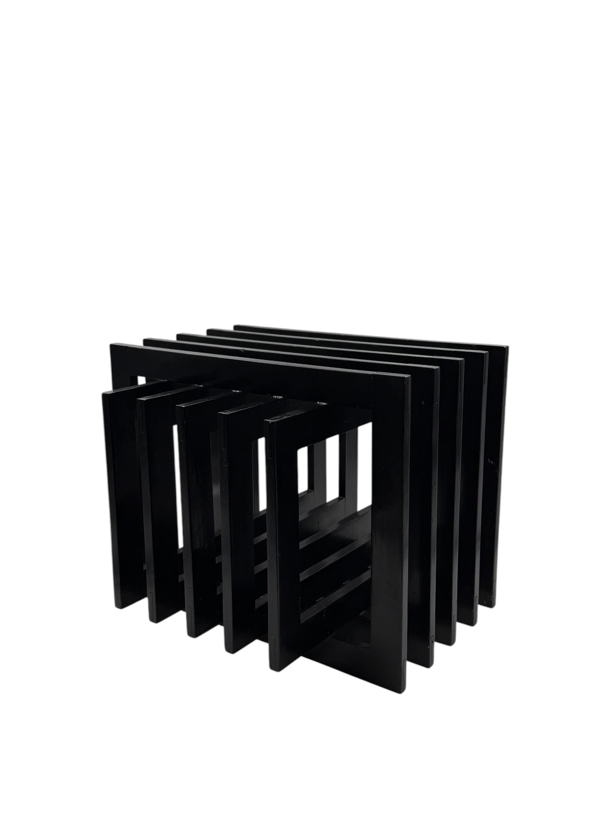 Late 20th Century Table d'appoint sculpturale en bois noir, France 1980 en vente