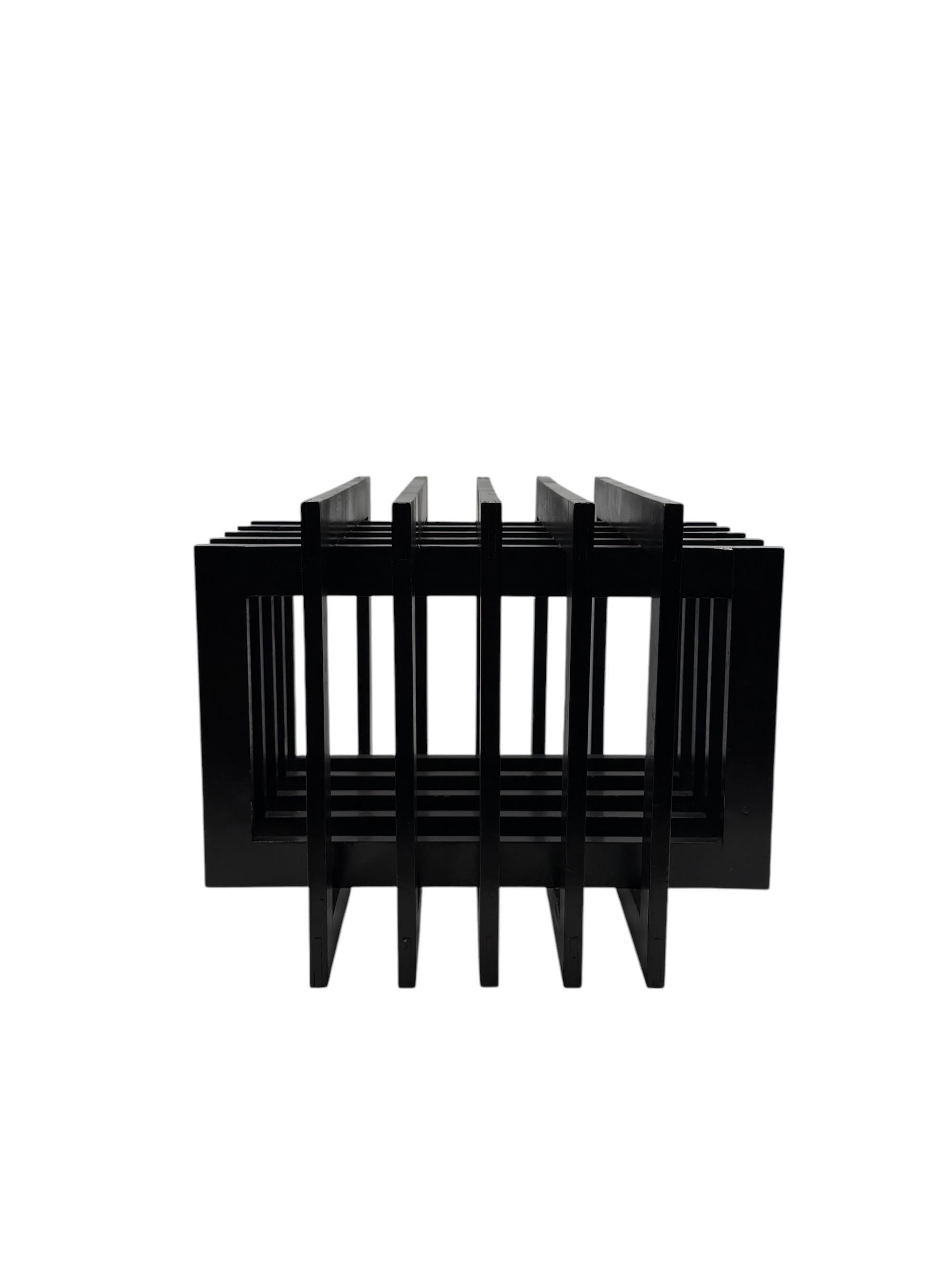 Table d'appoint sculpturale en bois noir, France 1980 en vente 1