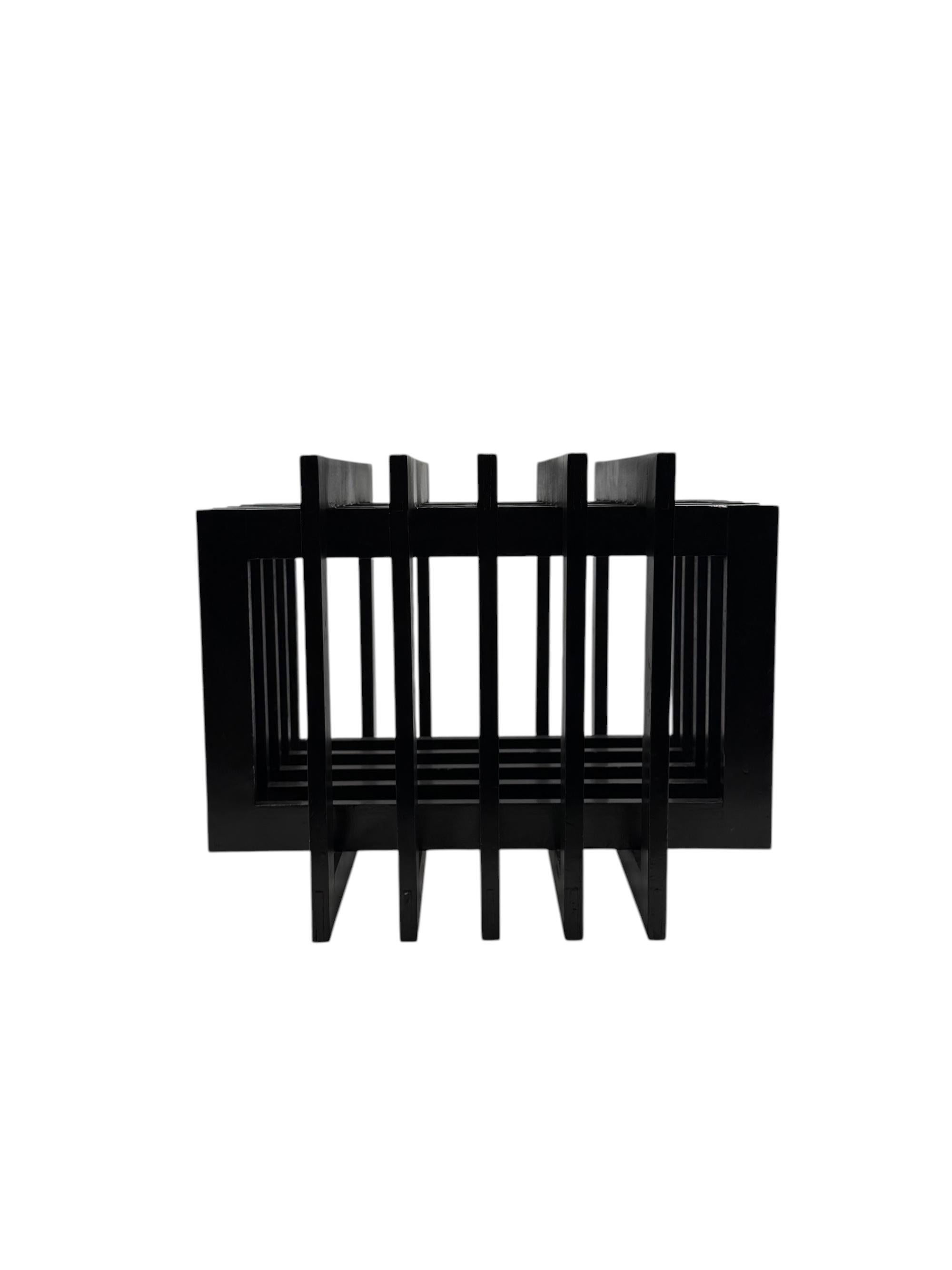 Table d'appoint sculpturale en bois noir, France 1980 en vente 2