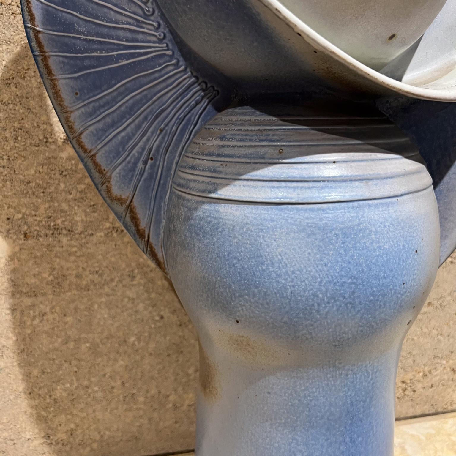 Terracotta Scultura in ceramica blu Studio Pottery di Sclight in vendita