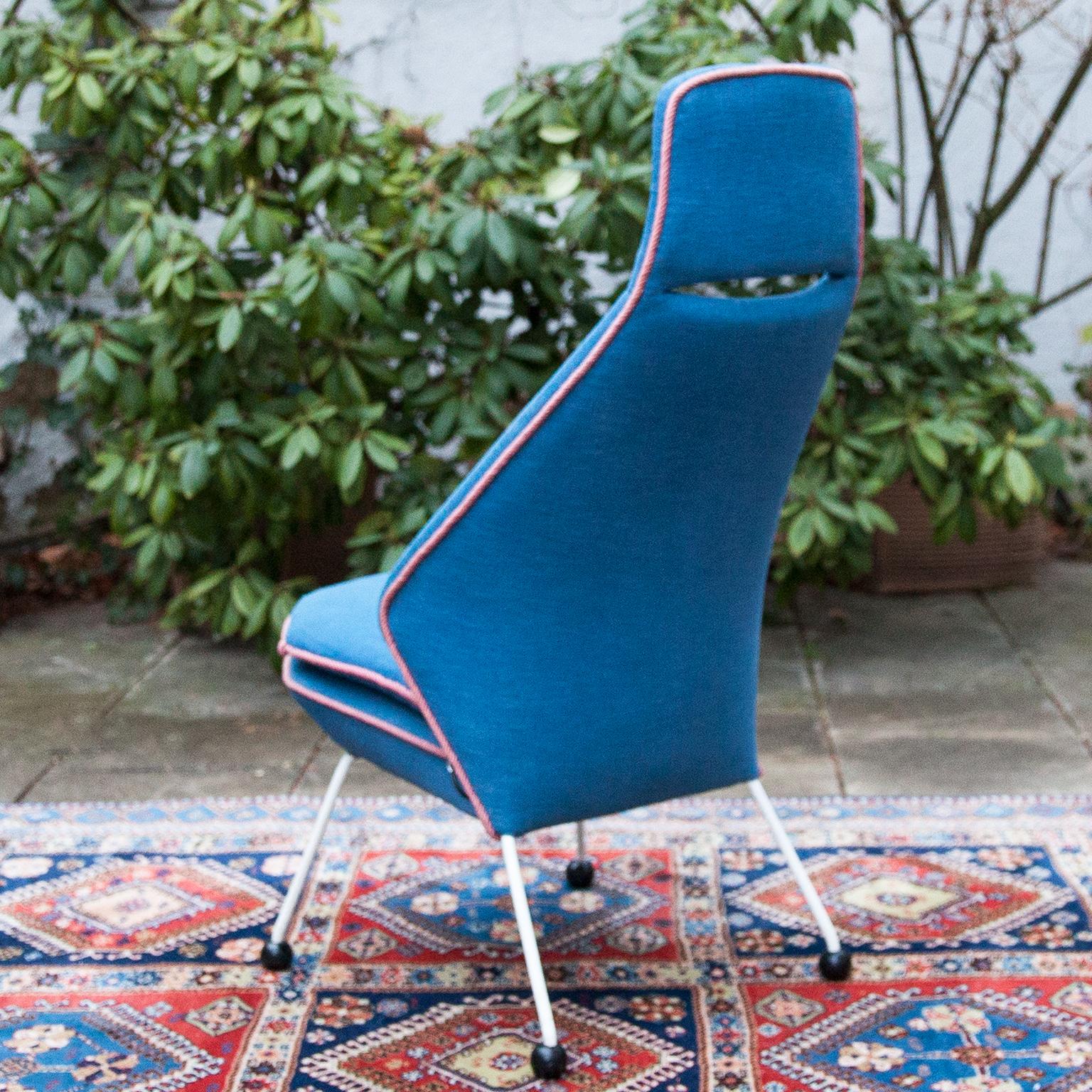 Sculptural Blue Fabric Easy Chair, France, 1950 In Good Condition For Sale In Munich, DE