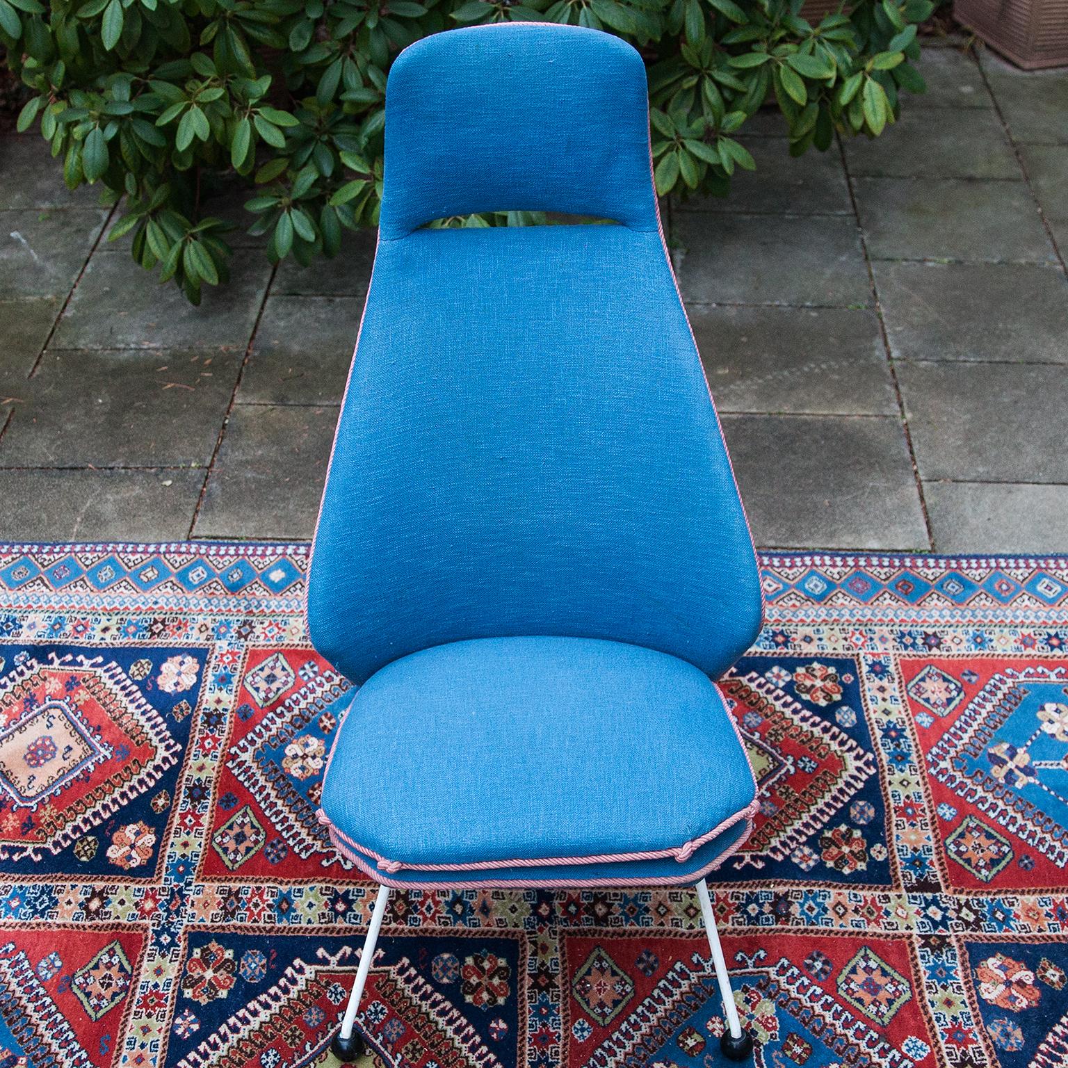 Sculptural Blue Fabric Easy Chair, France, 1950 For Sale 1