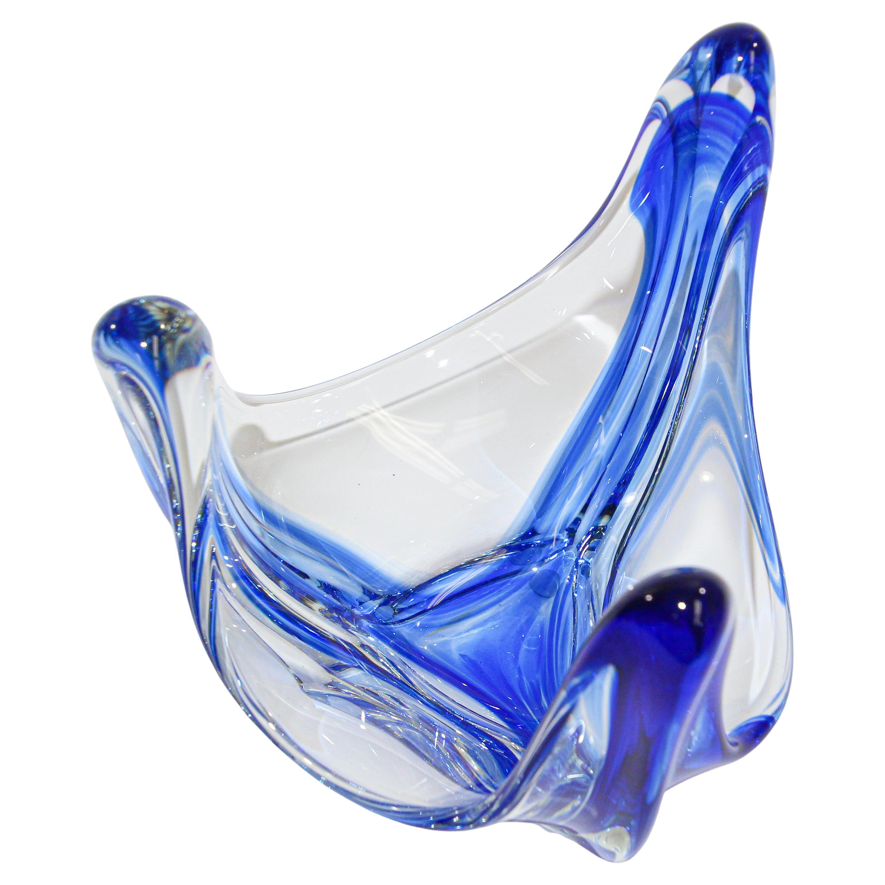 Large sculptural modern decorative hand blown Murano art glass bowl with a radiating stylized design in an amazing royal blue glass.
Beautiful Murano midcentury hand blown decorative bowl in a thick elongated shape handcrafted in Italy, circa