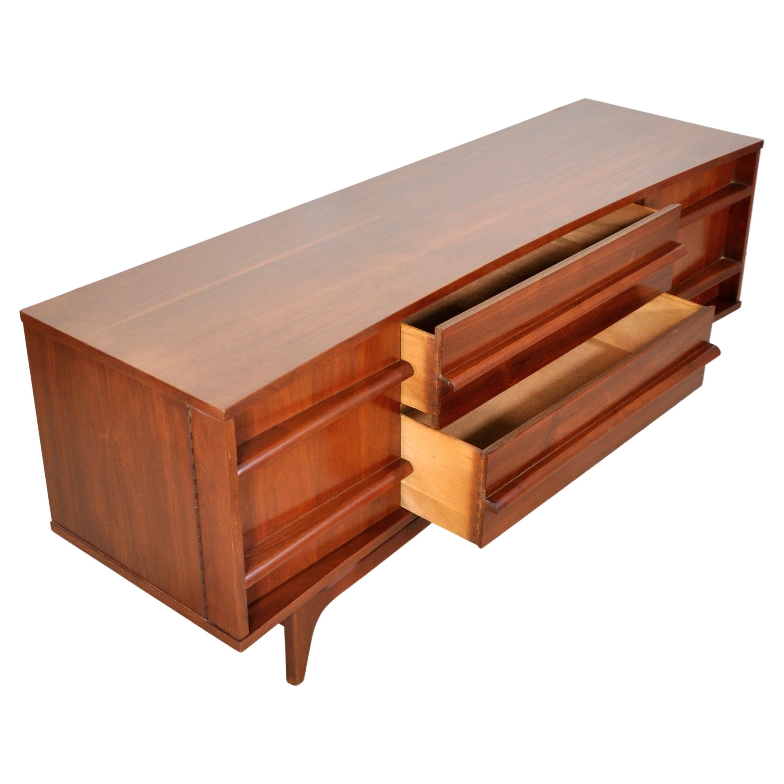 Sculptural Bow-Front Cabinet or Credenza by Young Manufacturing Co In Good Condition In Miami, FL