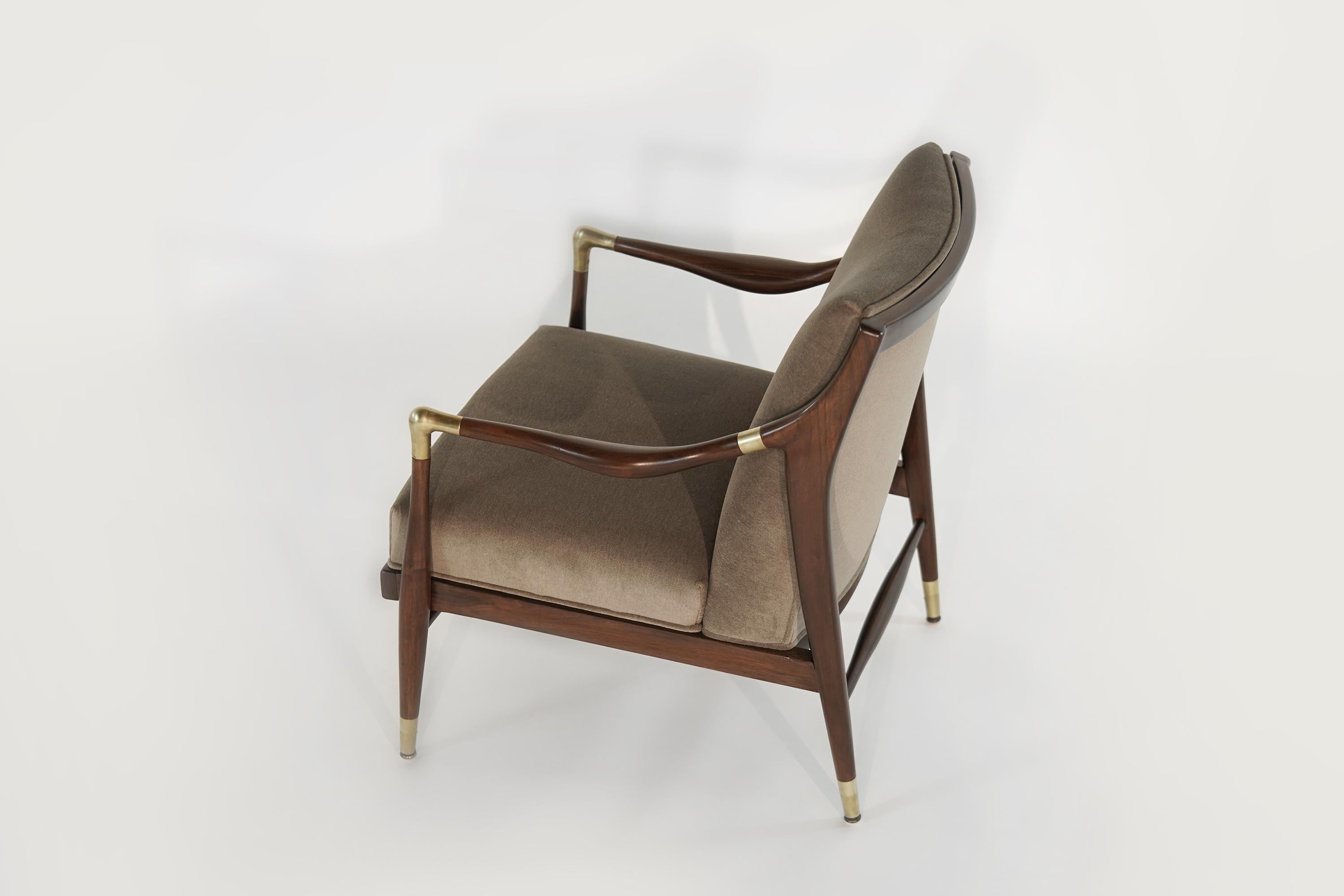 Sculptural Brass-Accented Lounge Chair, Jamestown Royal, 1950s In Good Condition In Westport, CT
