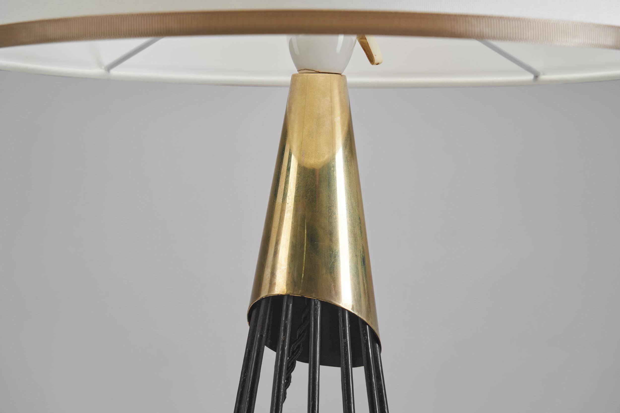 Sculptural Brass and Lacquered Metal Table Lamp, Denmark 1960s For Sale 5