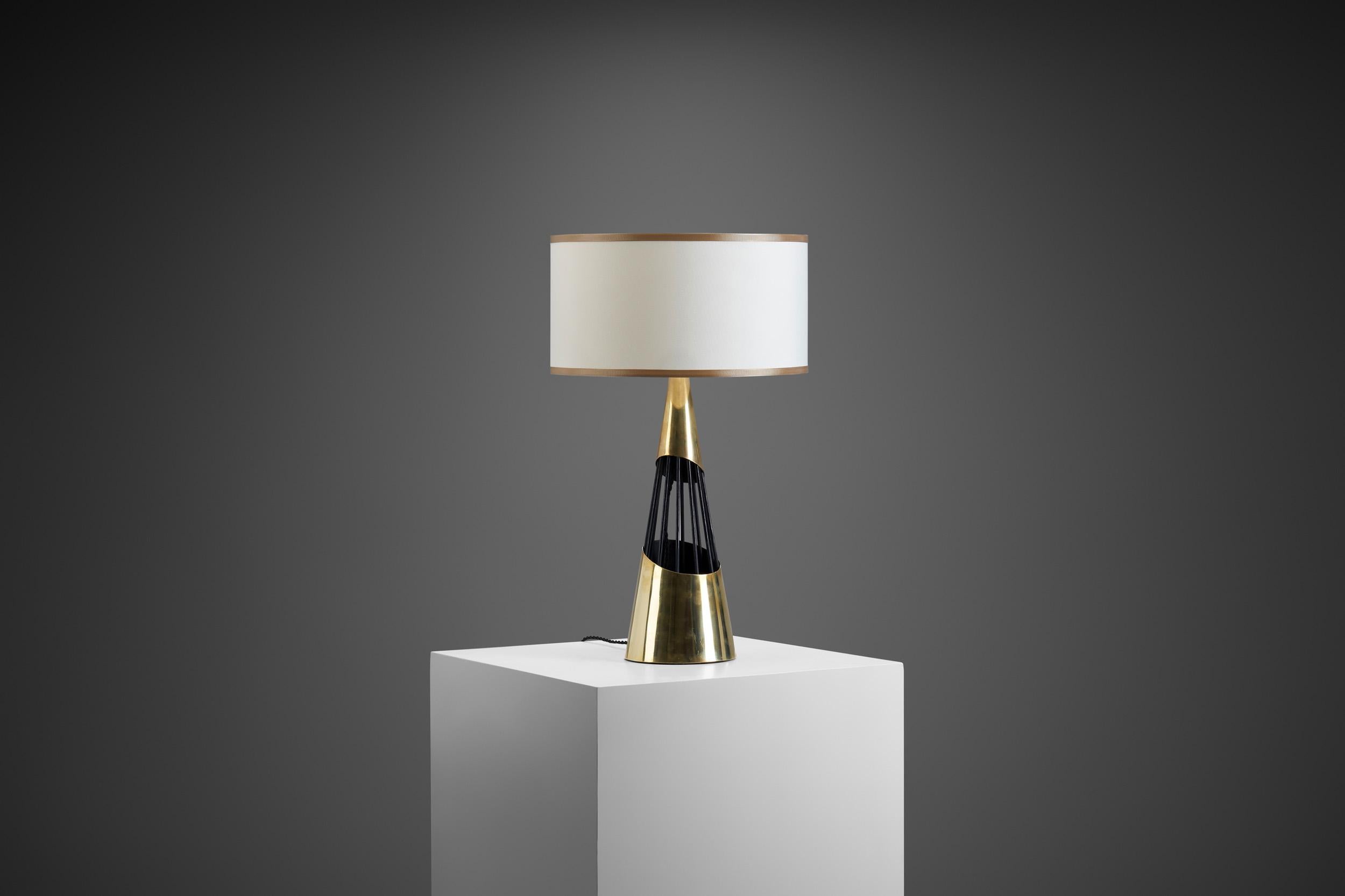 Mid-Century Modern Sculptural Brass and Lacquered Metal Table Lamp, Denmark 1960s For Sale