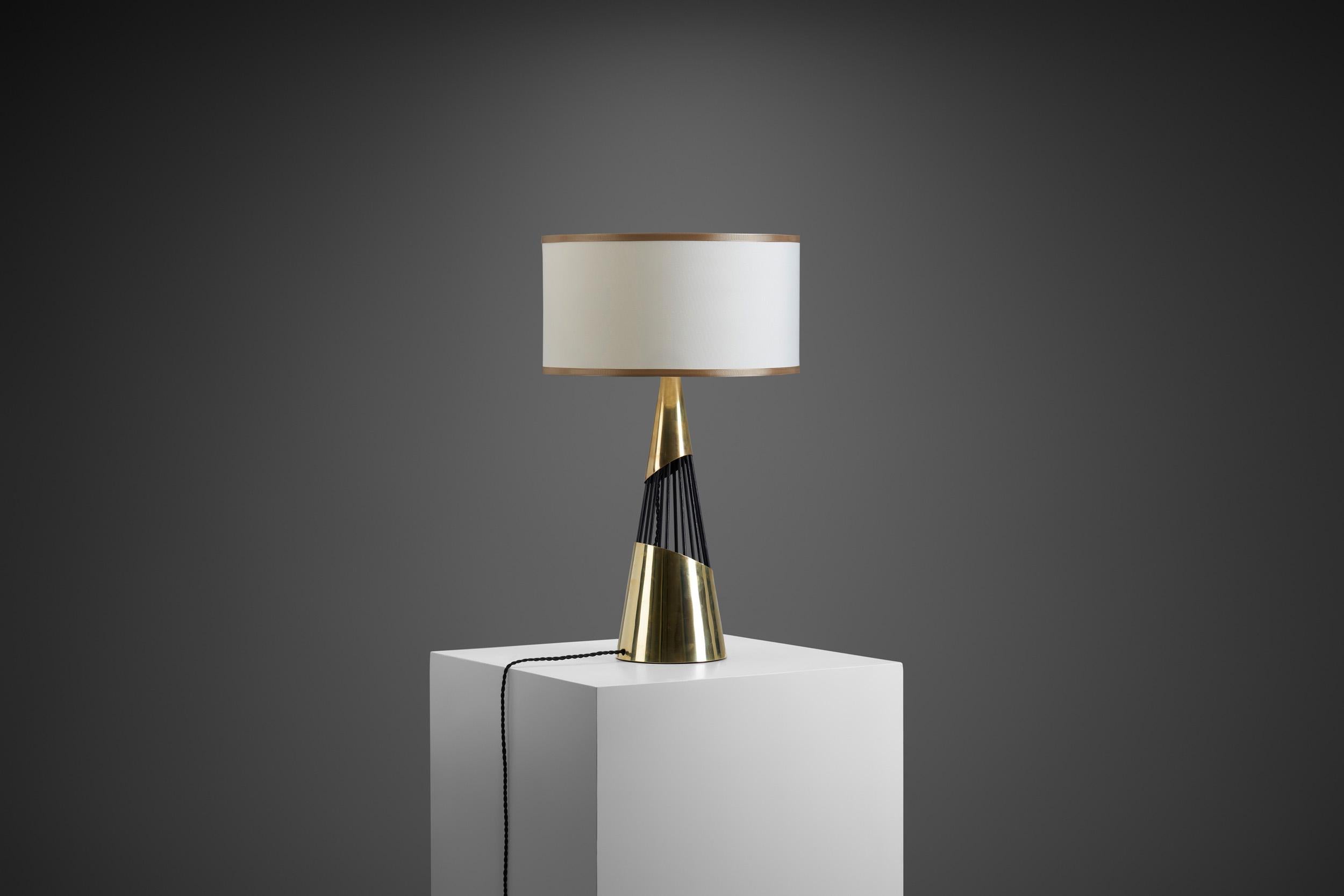 Sculptural Brass and Lacquered Metal Table Lamp, Denmark 1960s In Good Condition For Sale In Utrecht, NL
