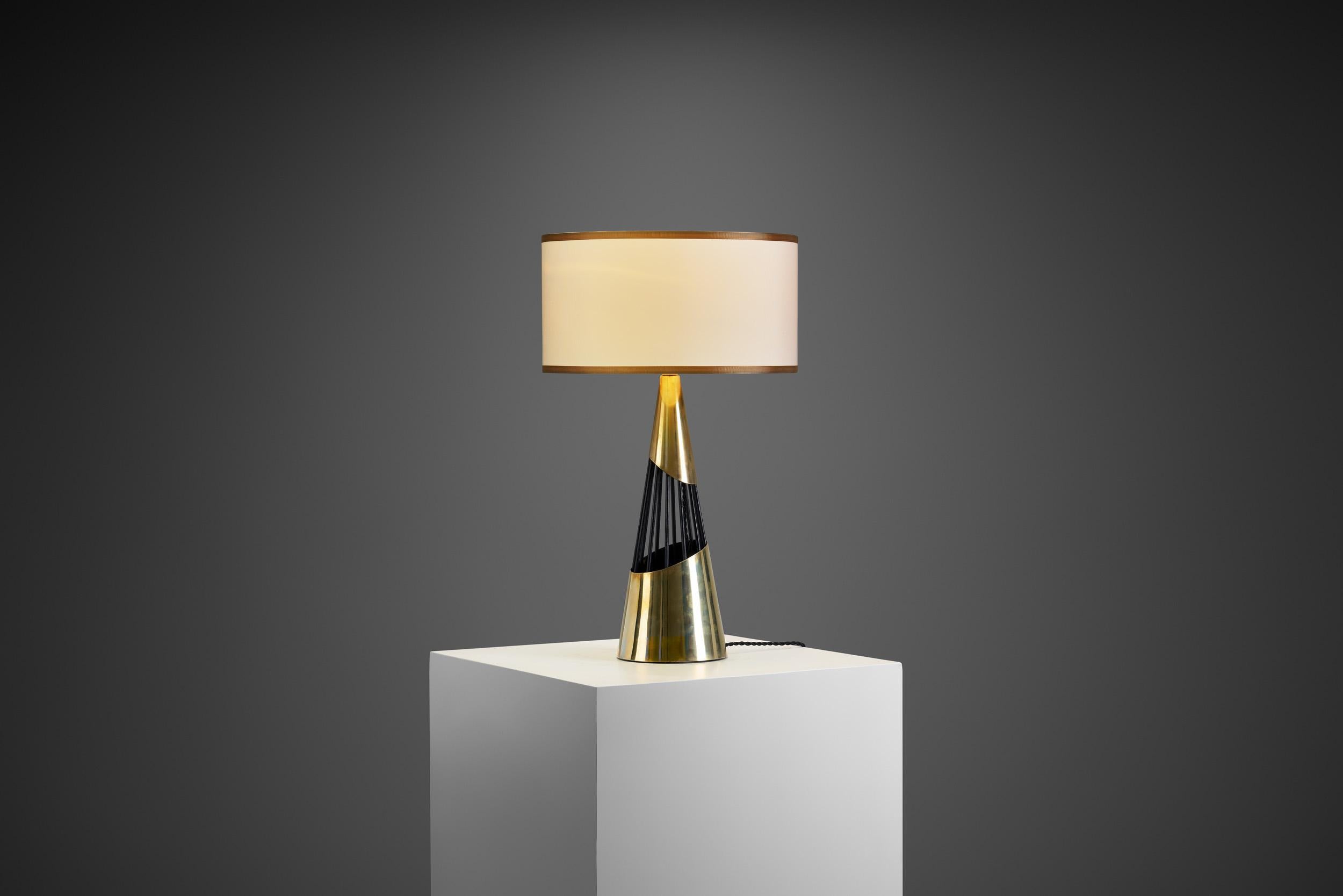 Mid-20th Century Sculptural Brass and Lacquered Metal Table Lamp, Denmark 1960s For Sale