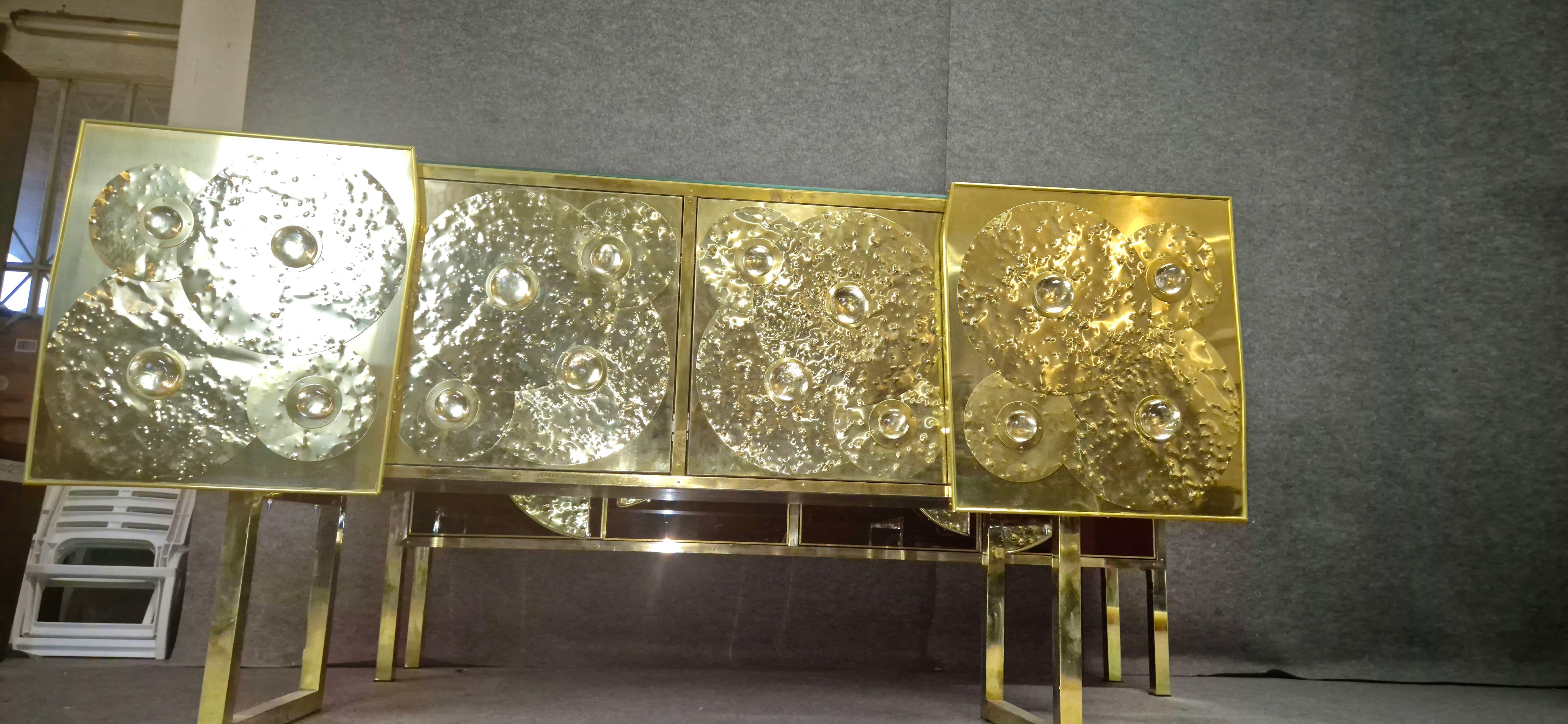 Buffet sculptural en laiton et verre de Murano par Justfurnituress, Italie sur mesure en vente 3