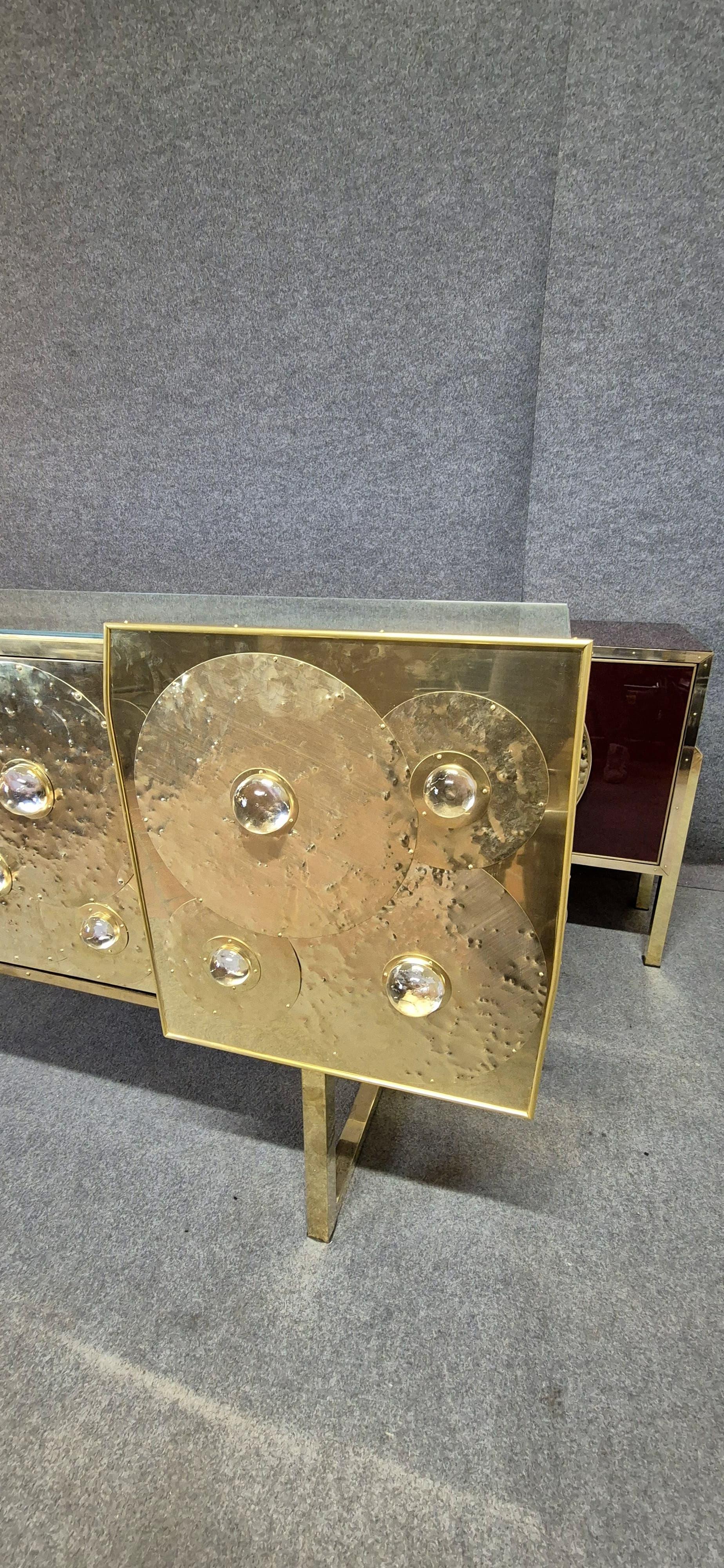 italien Buffet sculptural en laiton et verre de Murano par Justfurnituress, Italie sur mesure en vente