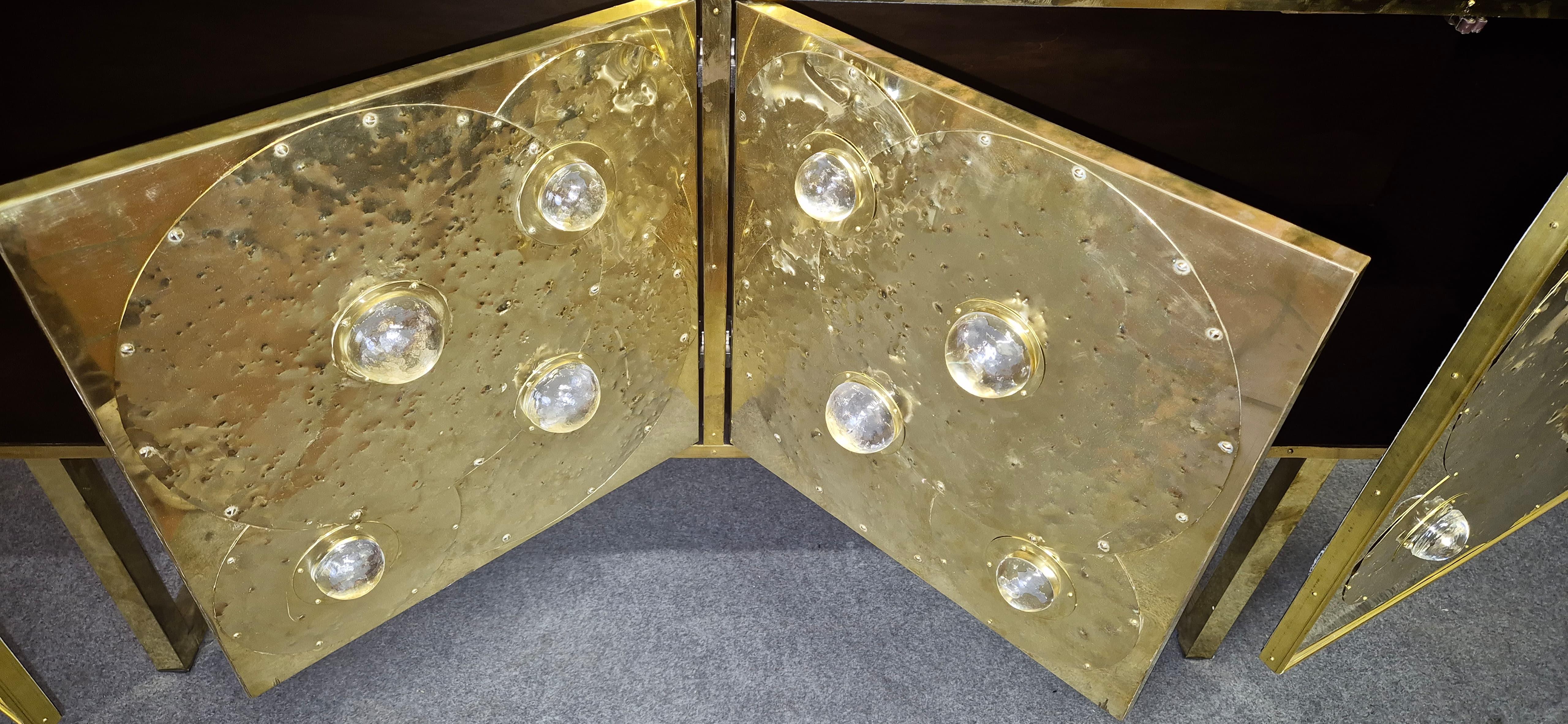 Buffet sculptural en laiton et verre de Murano par Justfurnituress, Italie sur mesure Neuf - En vente à Guazzora, IT