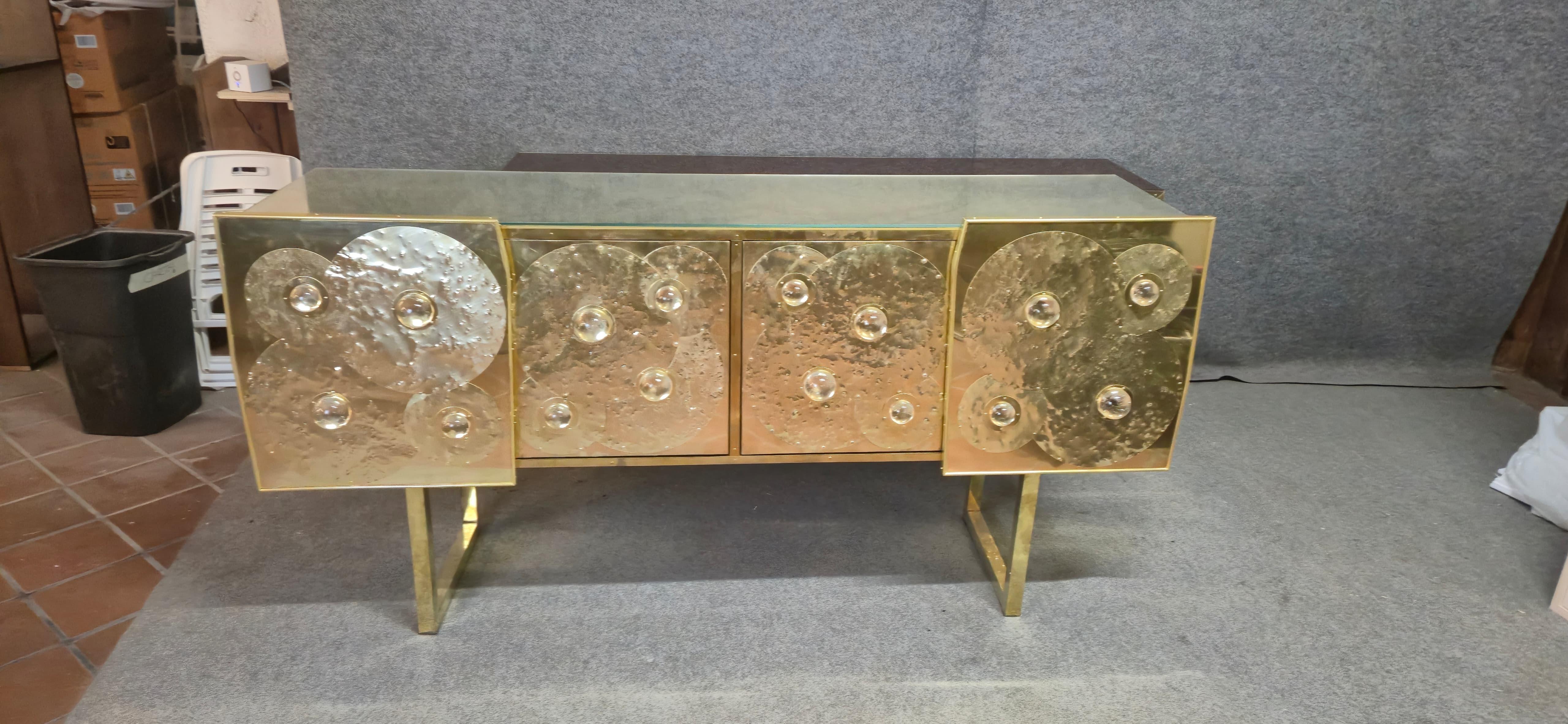 XXIe siècle et contemporain Buffet sculptural en laiton et verre de Murano par Justfurnituress, Italie sur mesure en vente