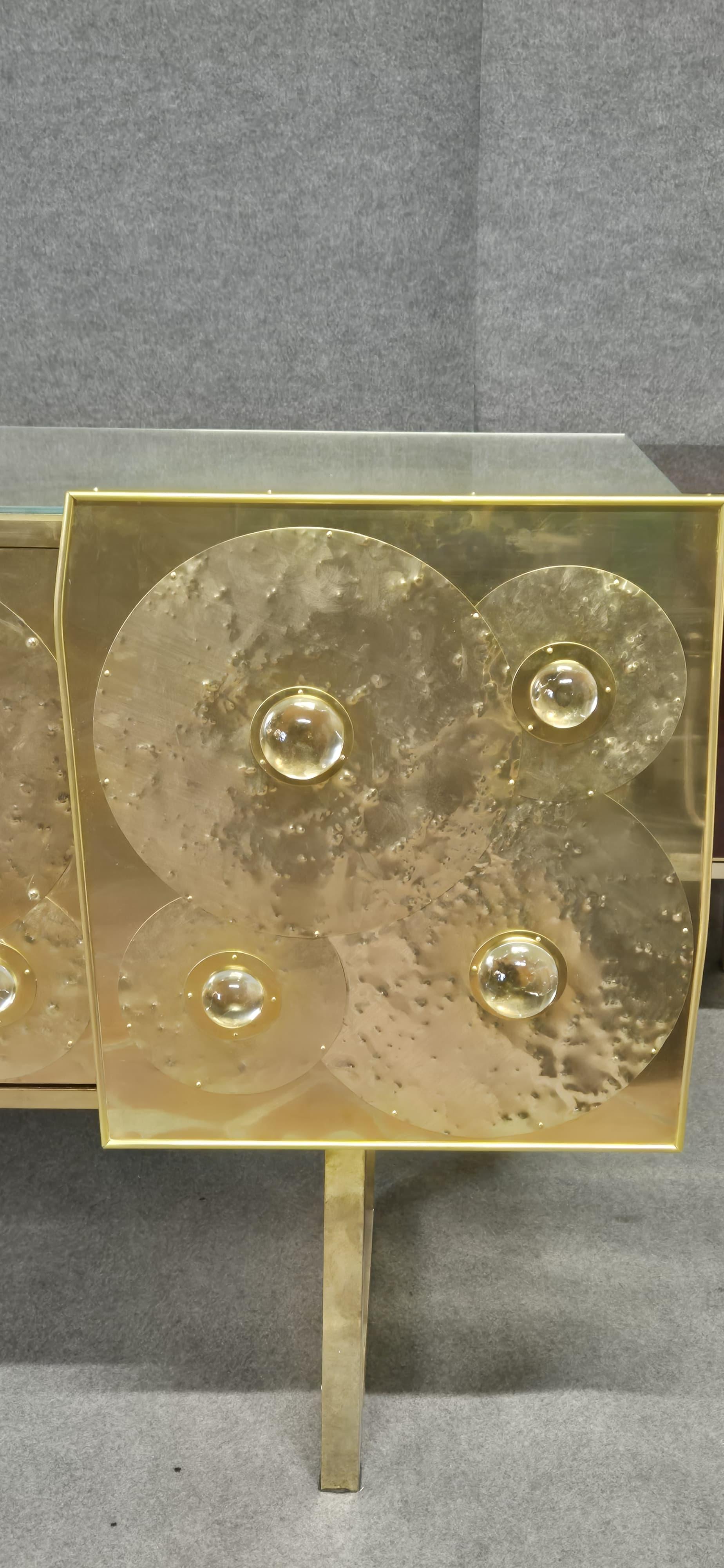 Buffet sculptural en laiton et verre de Murano par Justfurnituress, Italie sur mesure en vente 1