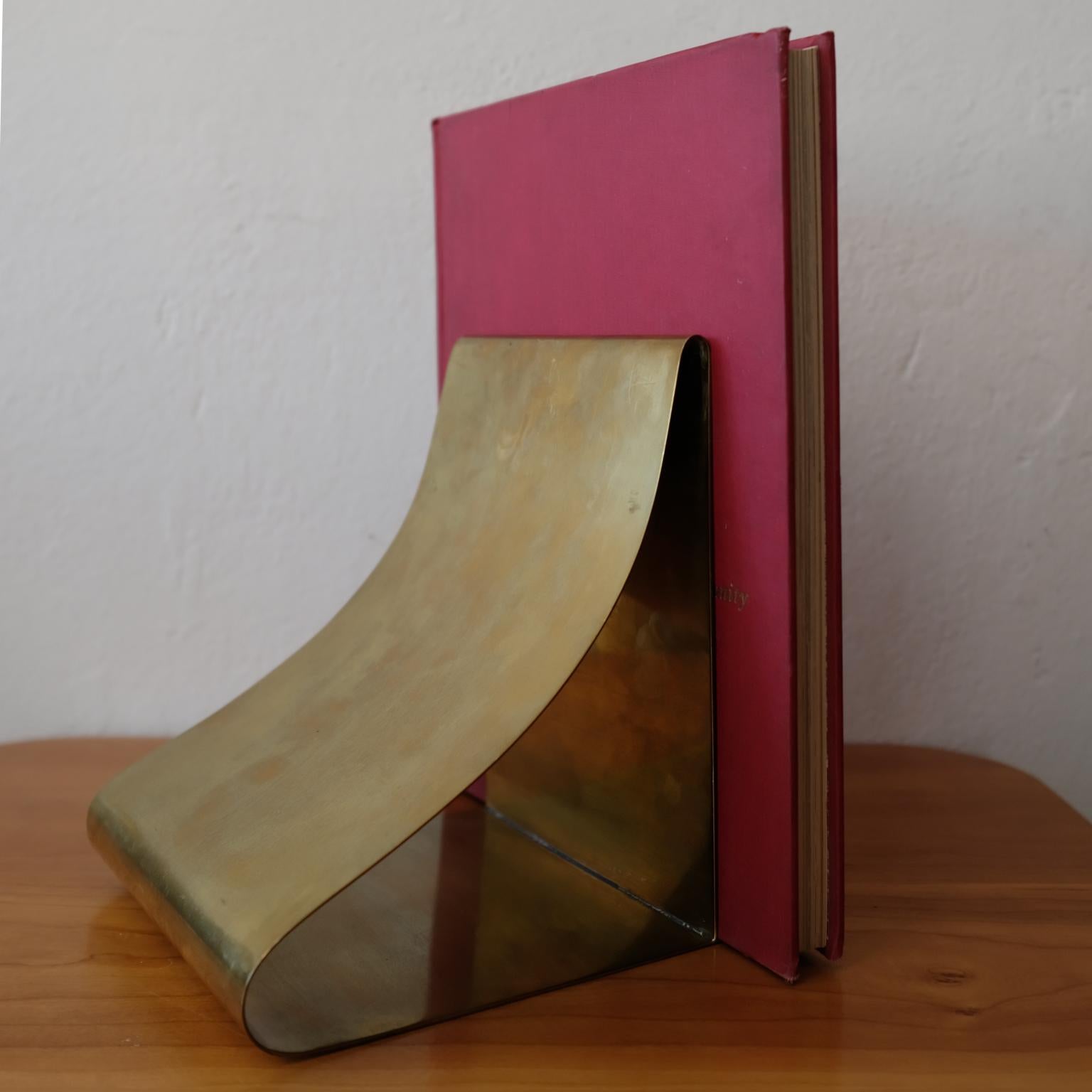 Mid-Century Modern Sculptural Brass Bookends by Sarreid Ltd.