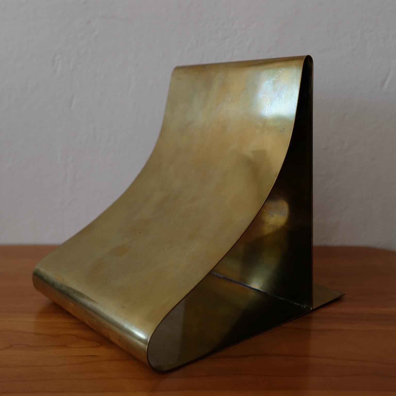 Sculptural Brass Bookends by Sarreid Ltd. In Good Condition In San Diego, CA