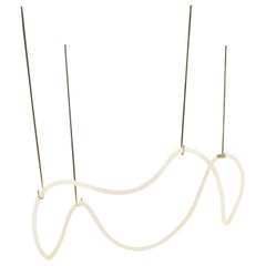Itaca, sospensione circolare scultorea in ottone di Morghen