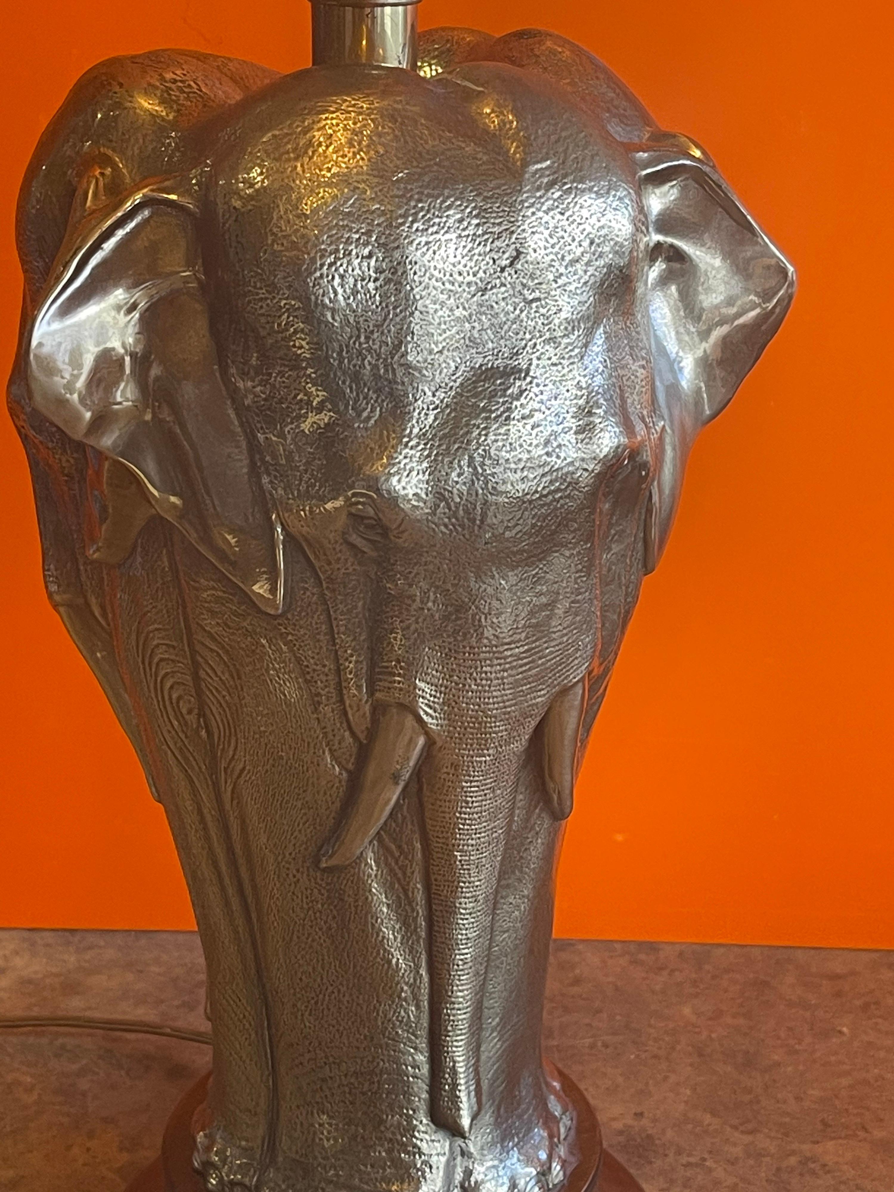 Laiton Lampe de bureau éléphant sculpturale en laiton de Tyndale pour Frederick Cooper Lamp Co. en vente