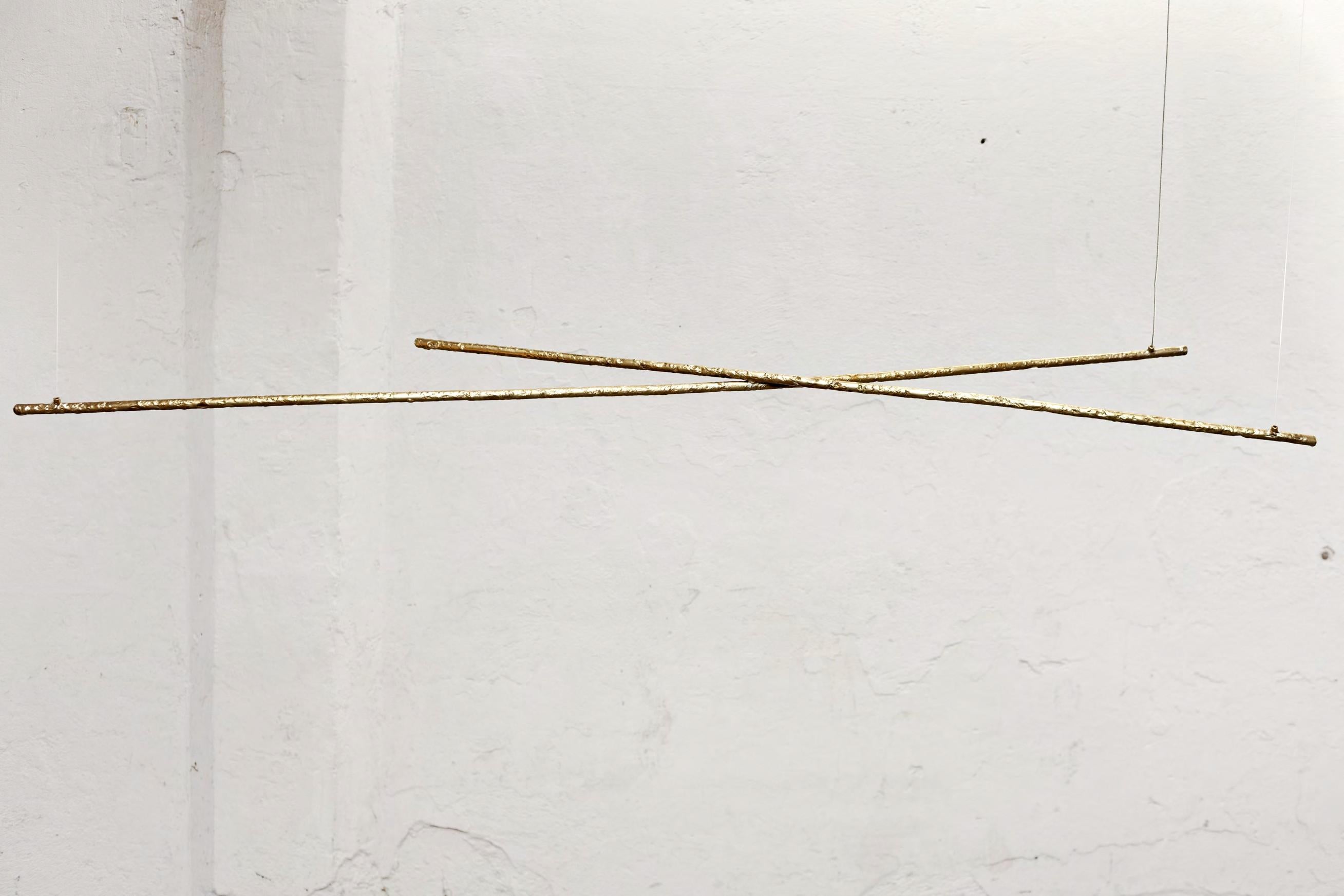 Postmoderno Sculptural Branch, lampada a sospensione lineare in ottone contemporanea di Morghen Studio in vendita