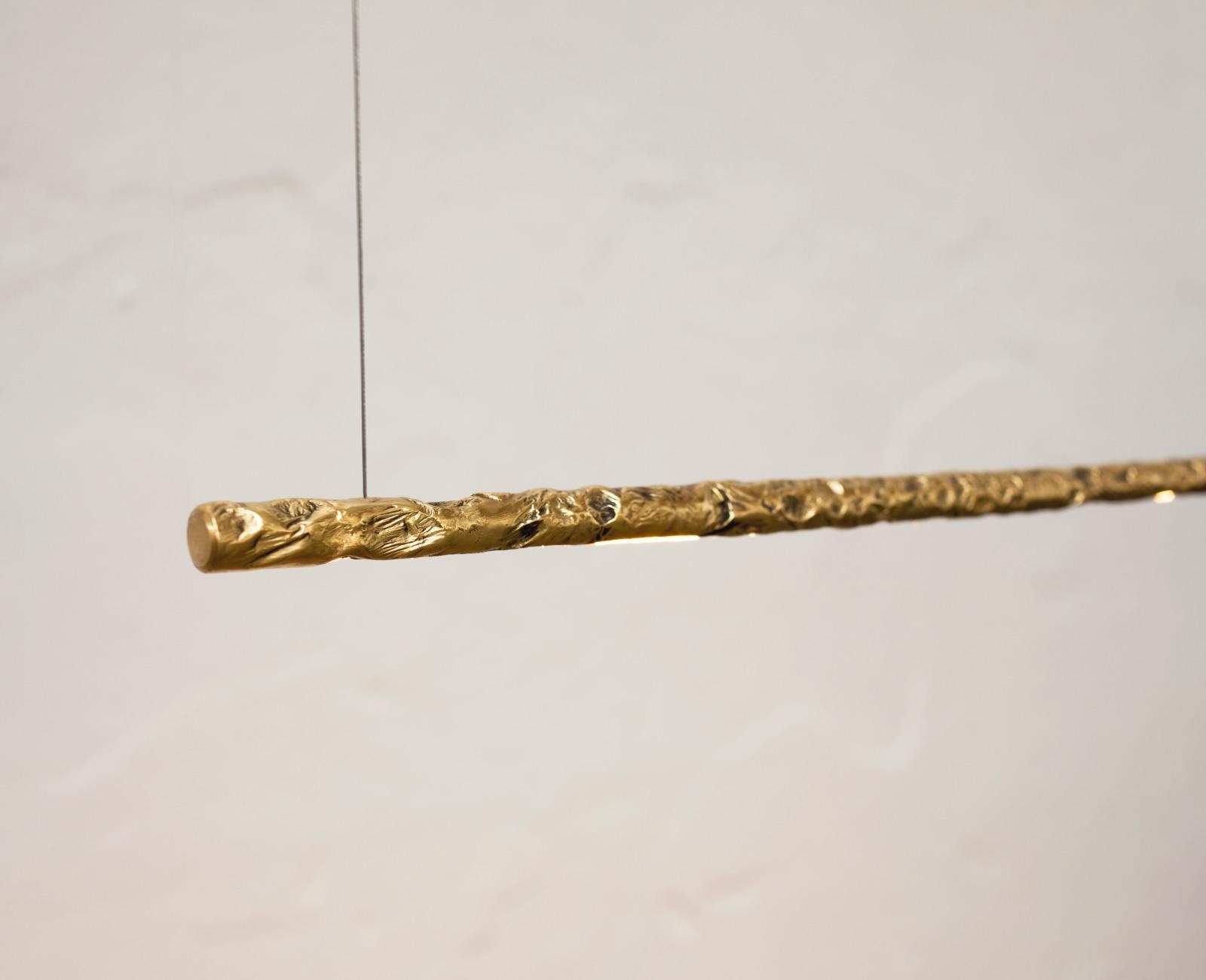 Sculptural Branch, lampada a sospensione lineare in ottone contemporanea di Morghen Studio in vendita 1