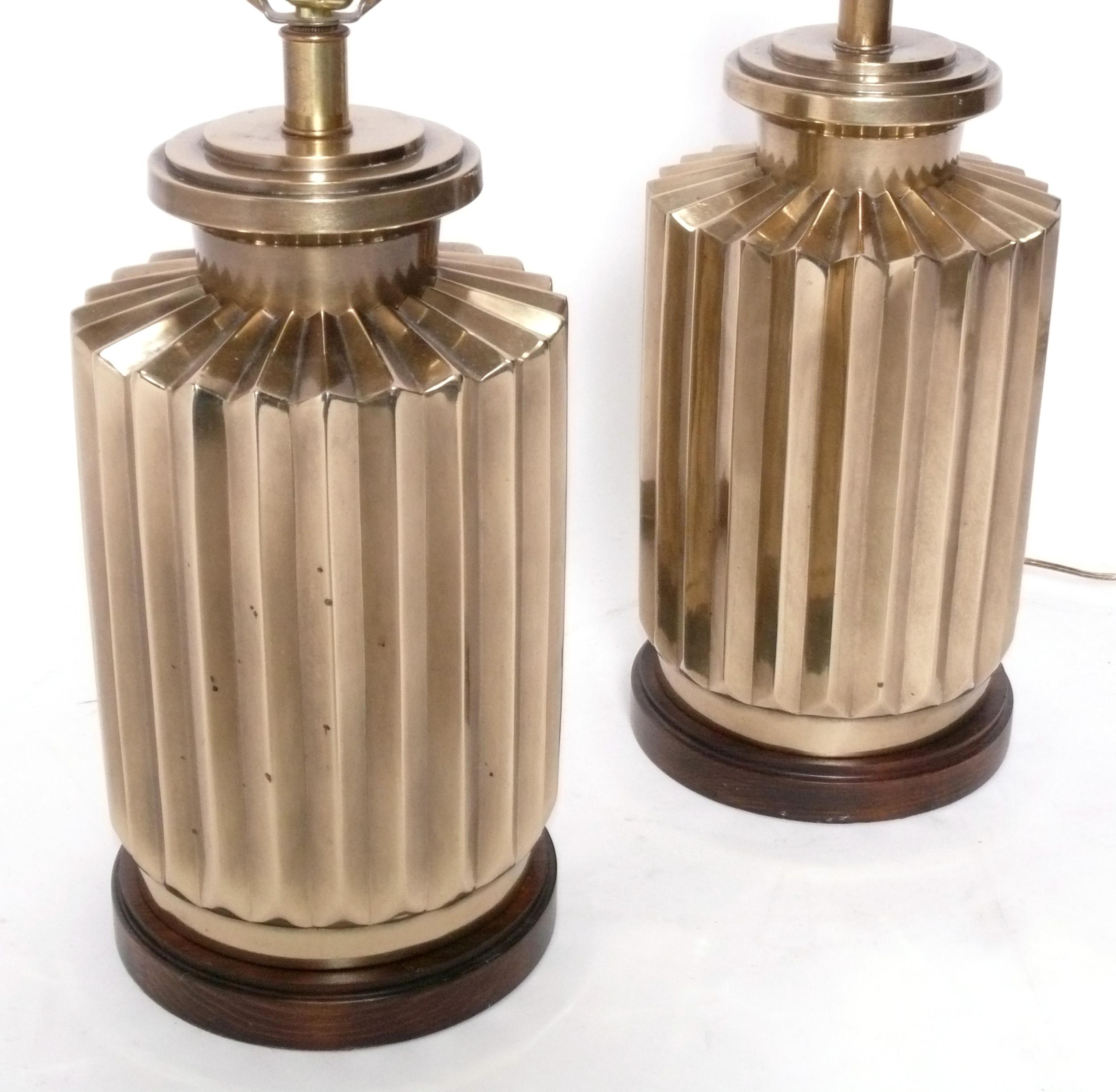 Americano Lampade scultoree in ottone della metà del secolo scorso di Frederick Cooper in vendita