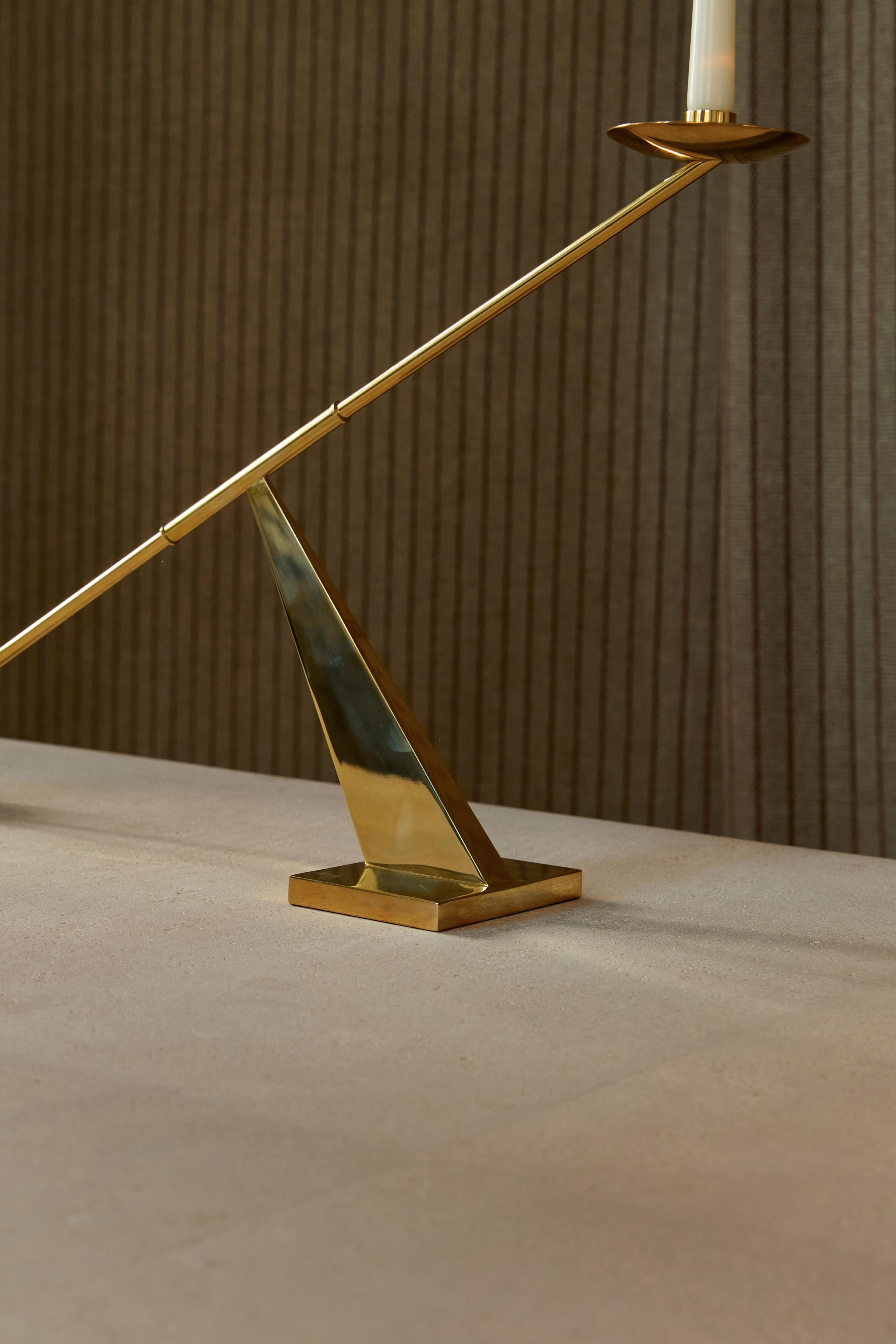 Skulpturaler Tischkerzenhalter aus Messing, Contemporary im Zustand „Neu“ im Angebot in MADRID, ES