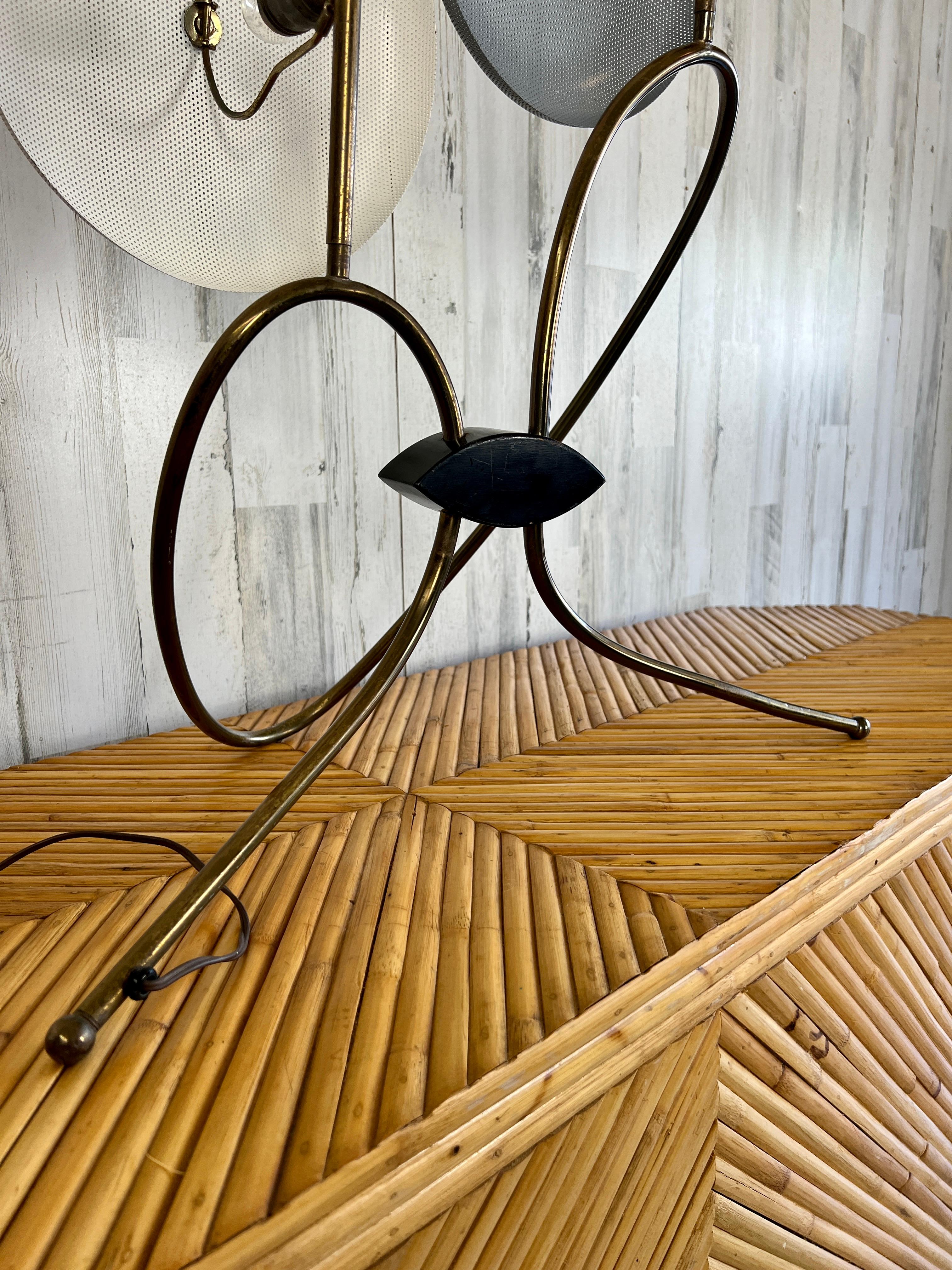 Lampe de table sculpturale en laiton en vente 13