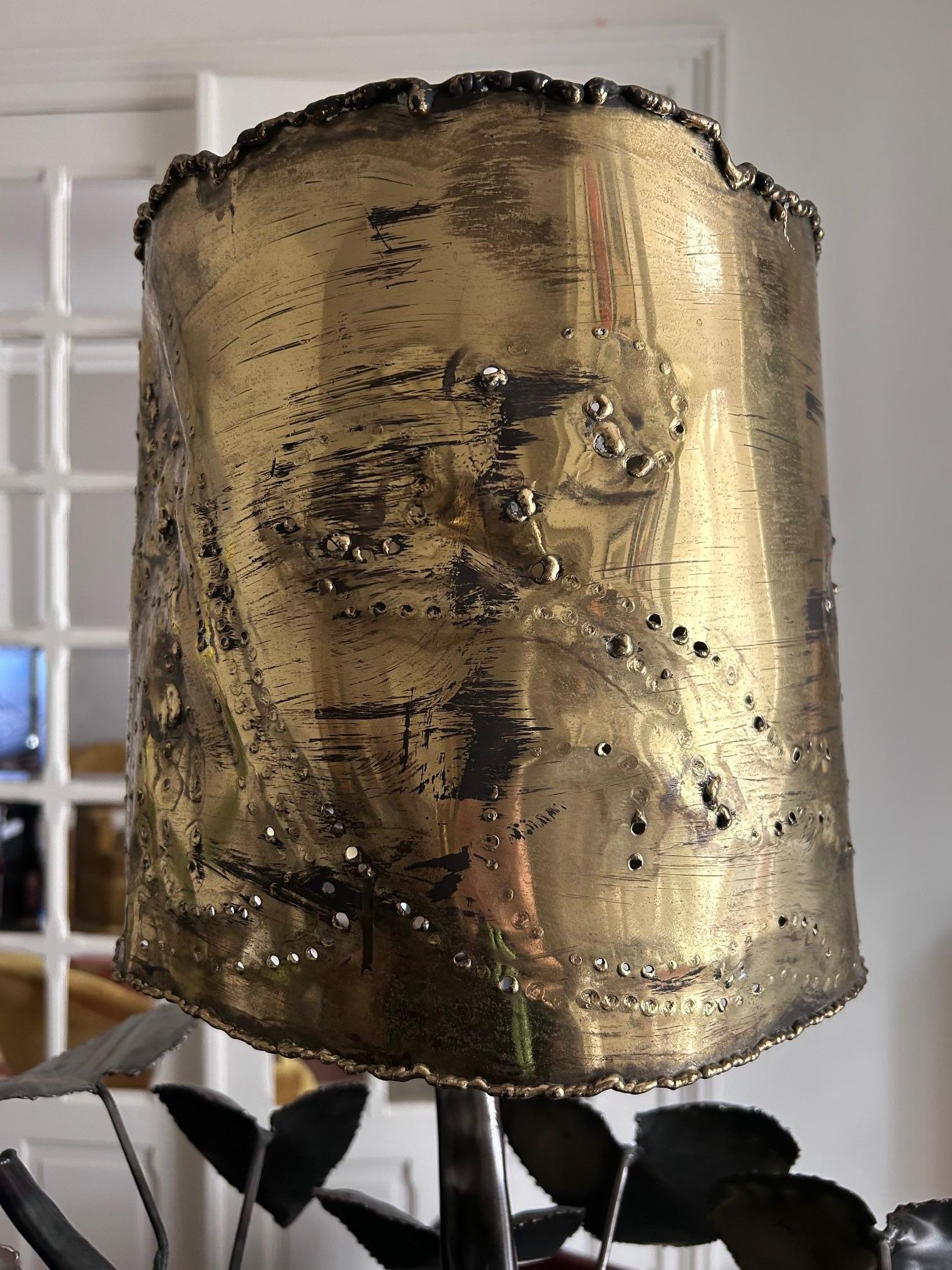 sculptural brass table lamp from the 1970's For Sale 4