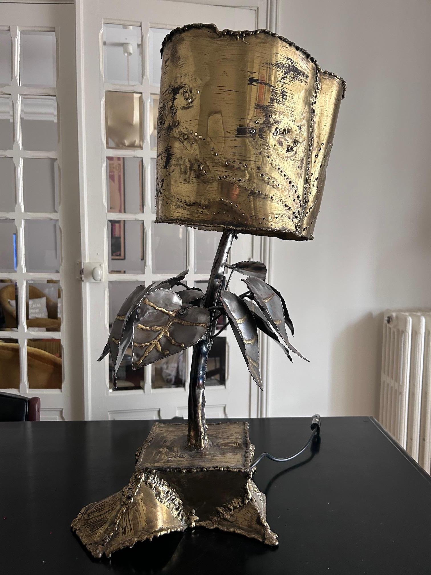 sculptural brass table lamp from the 1970's For Sale 5