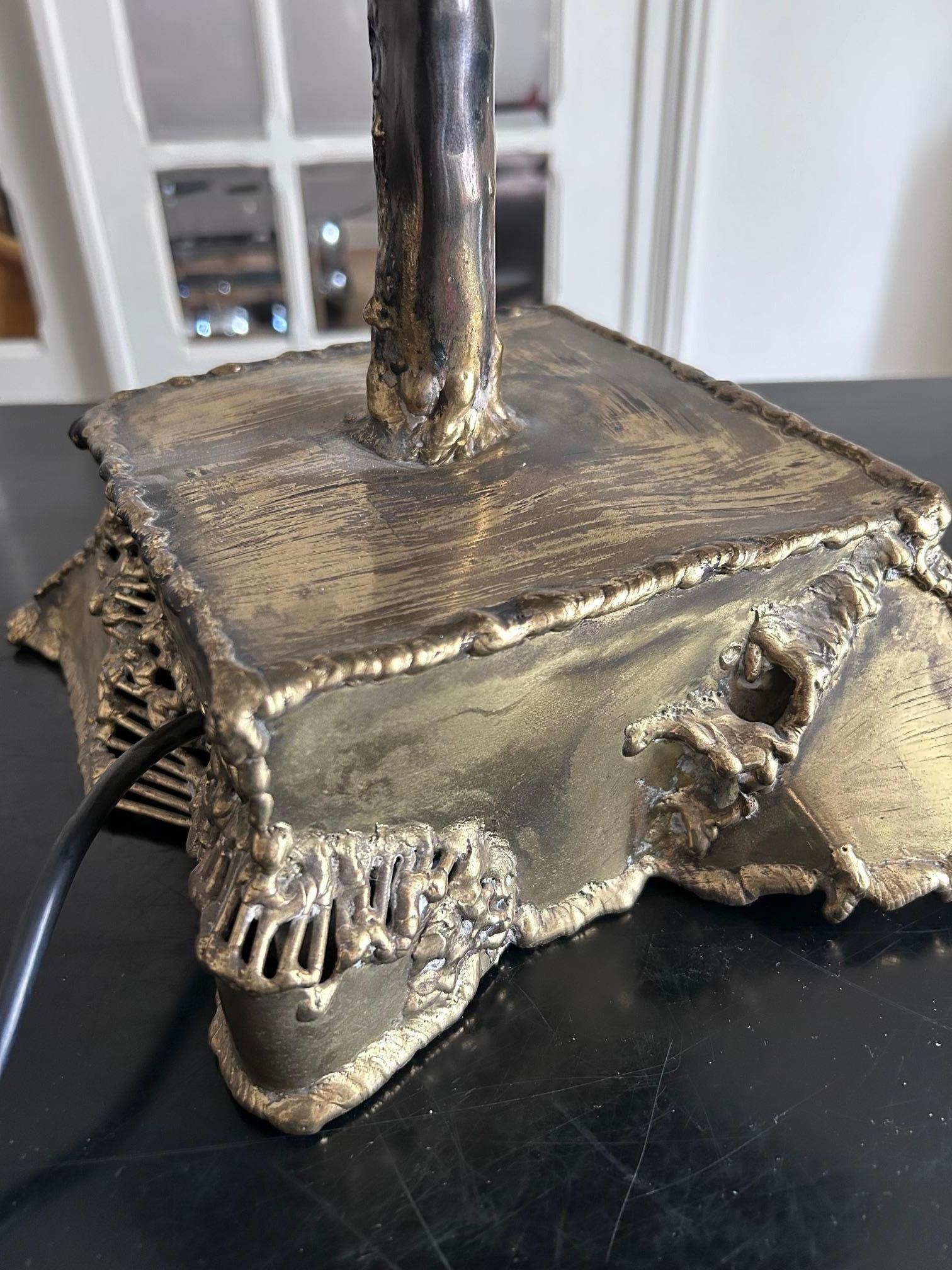sculptural brass table lamp from the 1970's For Sale 7