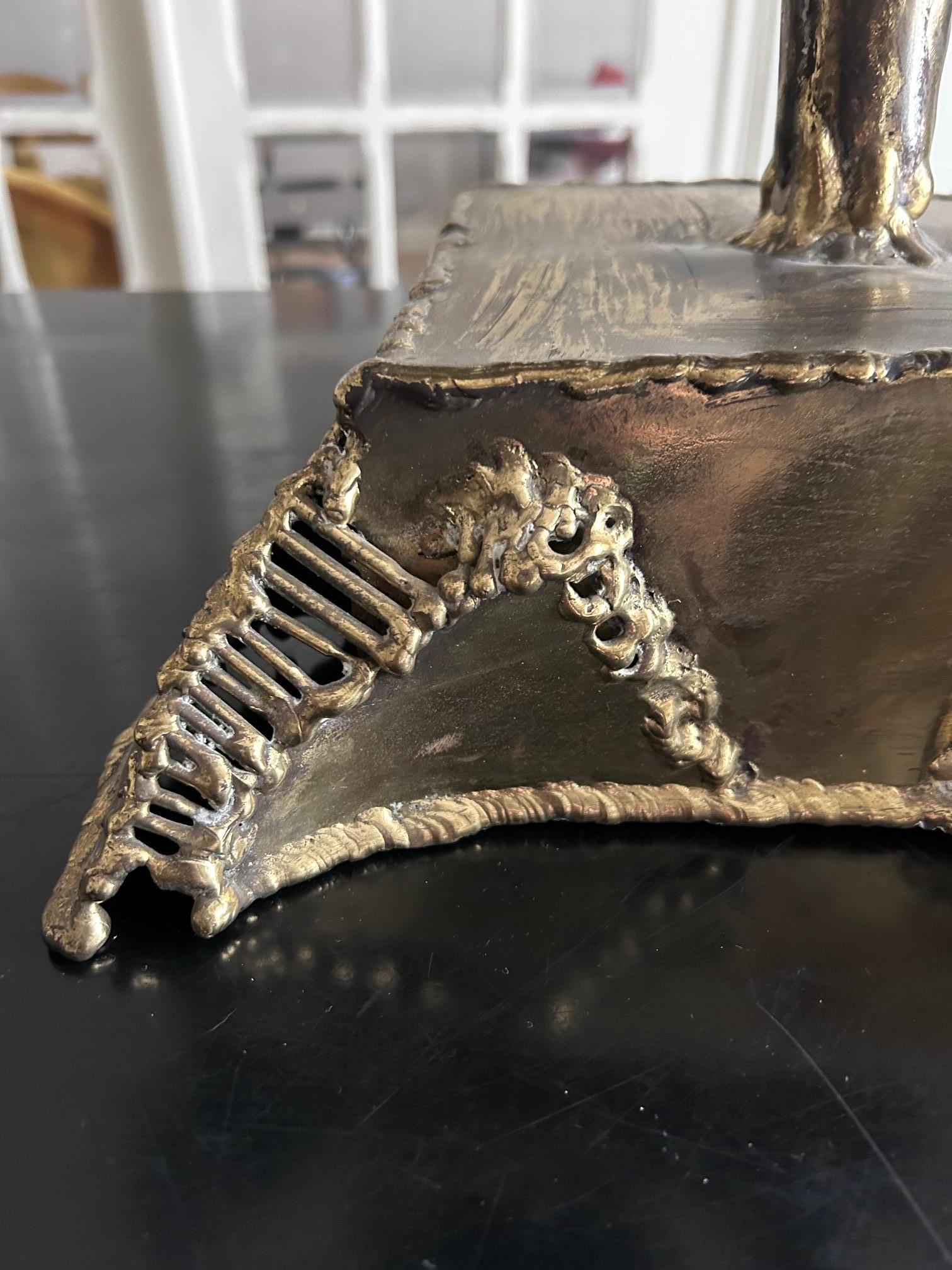 sculptural brass table lamp from the 1970's For Sale 1