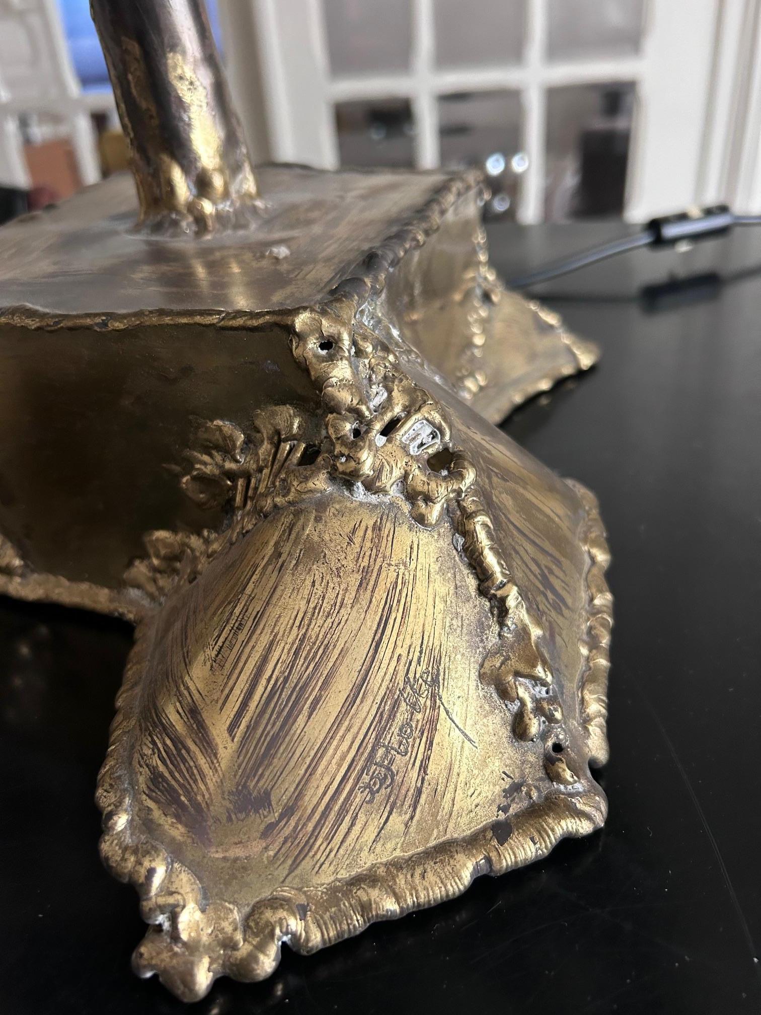 sculptural brass table lamp from the 1970's For Sale 2