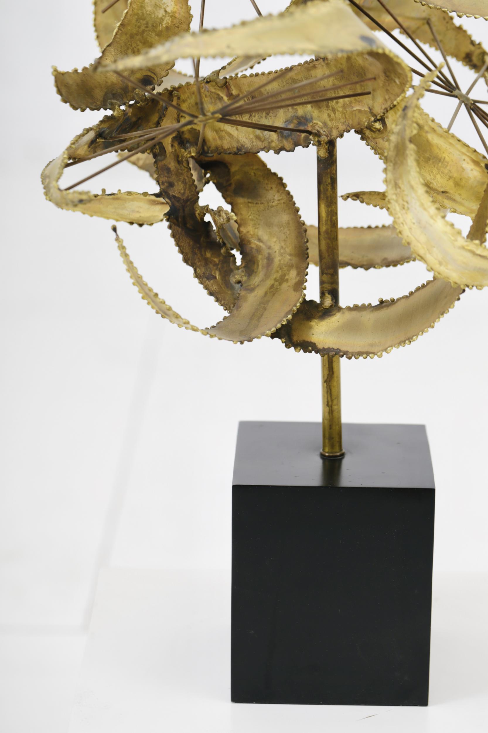 Sculptural Brass Table Lamps by Laurel 5